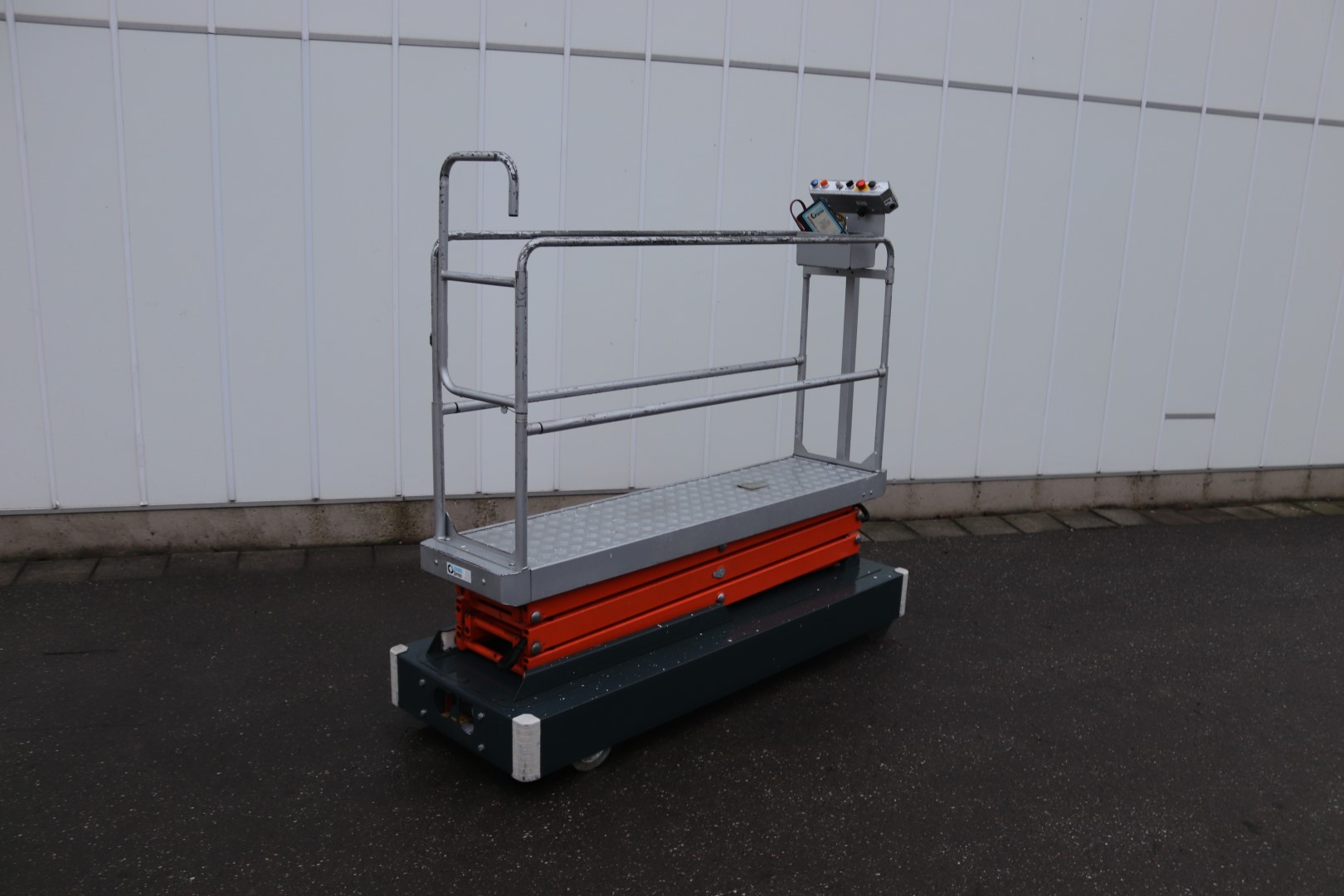 Berg electro- piperail trolley with tripple electric hydraulic scissors