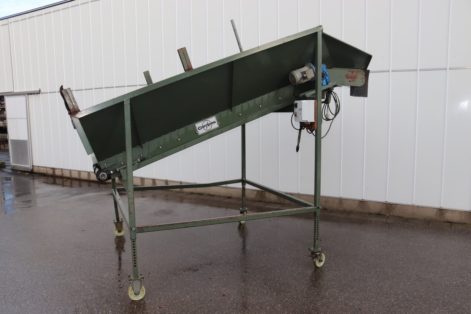 Compas dosing hopper 300 x 100 cm