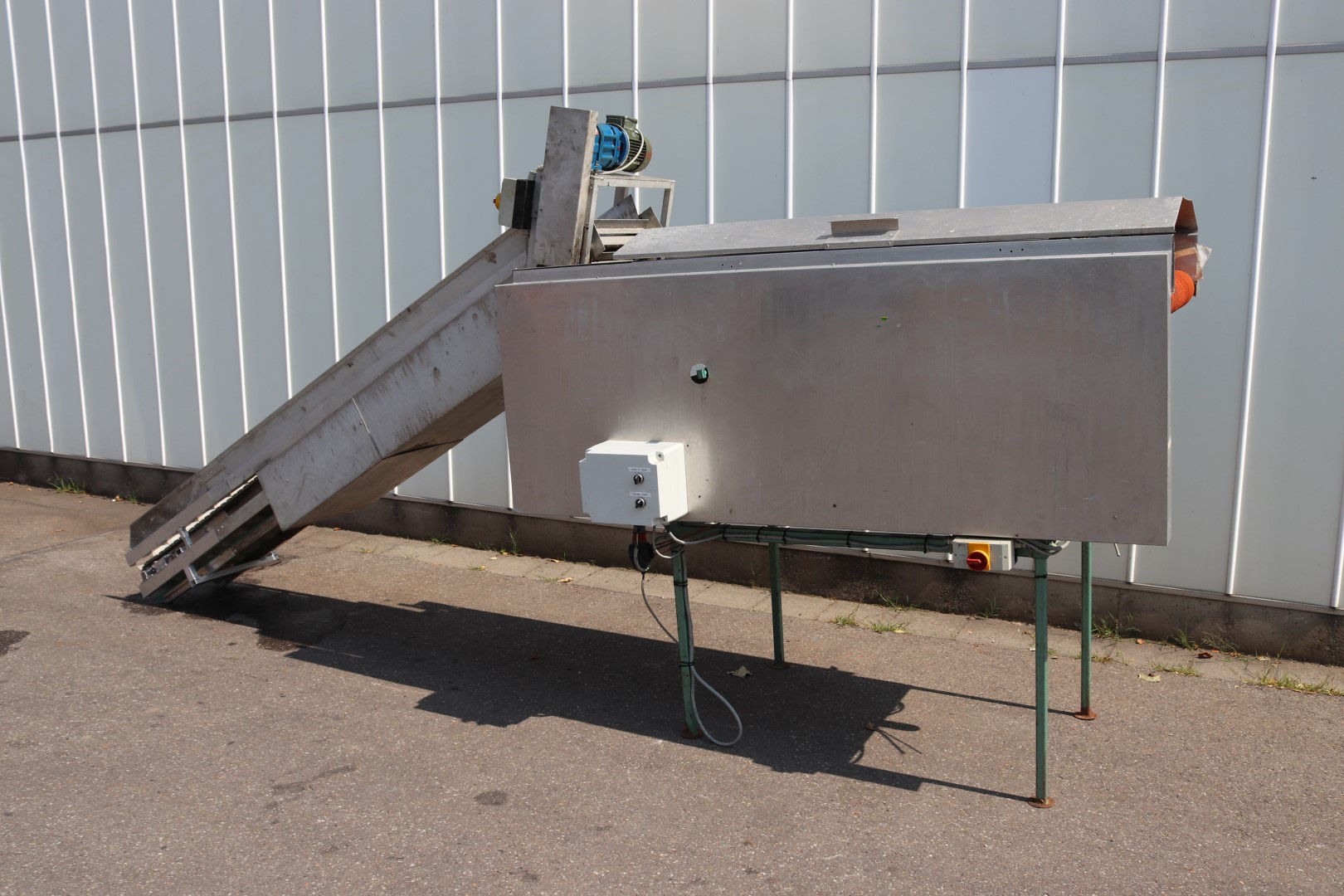 Buitendijk & Slaman (B&S) dryer for tomatoes with aluminium elevator