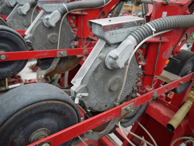 Сеялка Agricola с 12 рядами высевающих аппаратов
