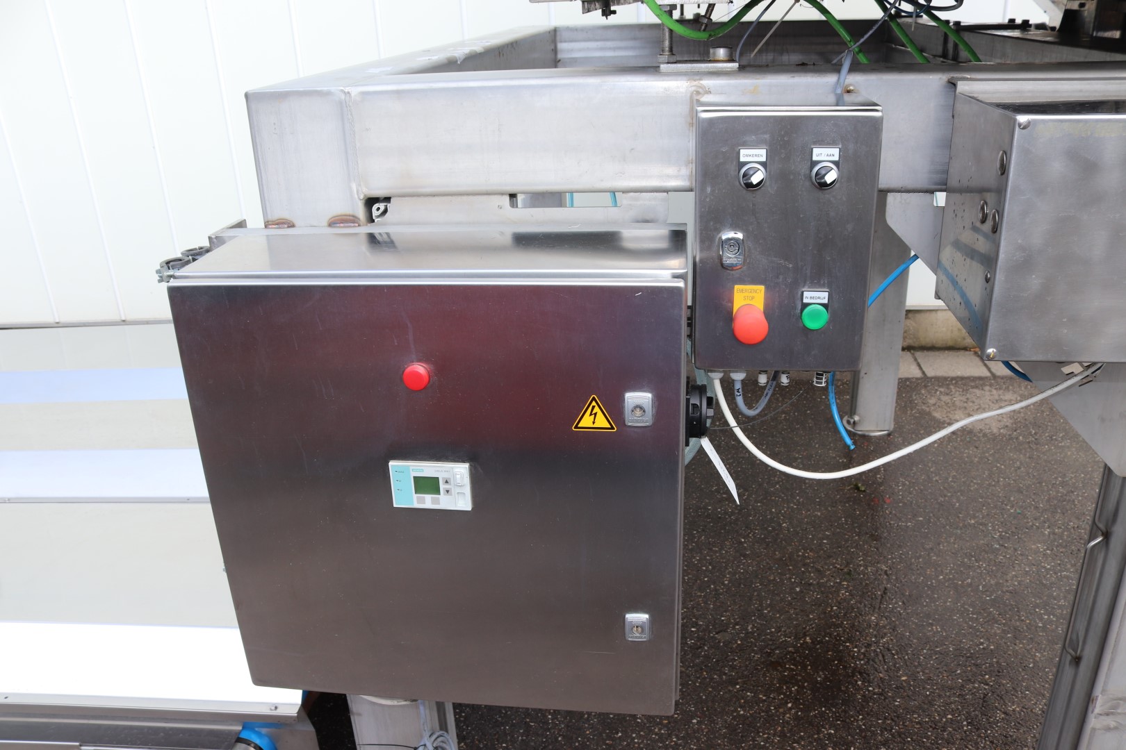 Newtec 14-head weighing machine with supply conveyors