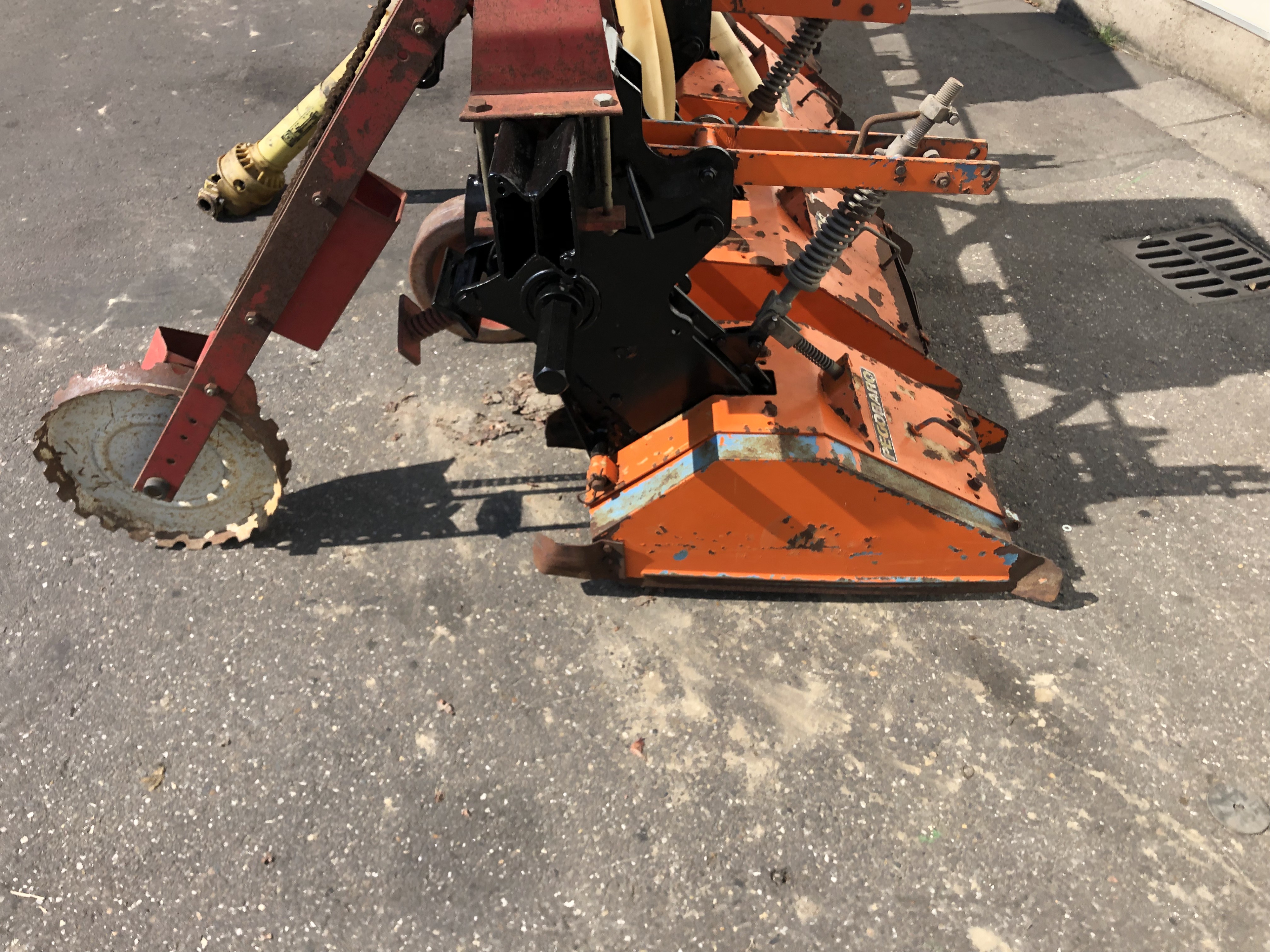 Pegoraro Interrow ����������� � 4 ������ � 5 ����������.