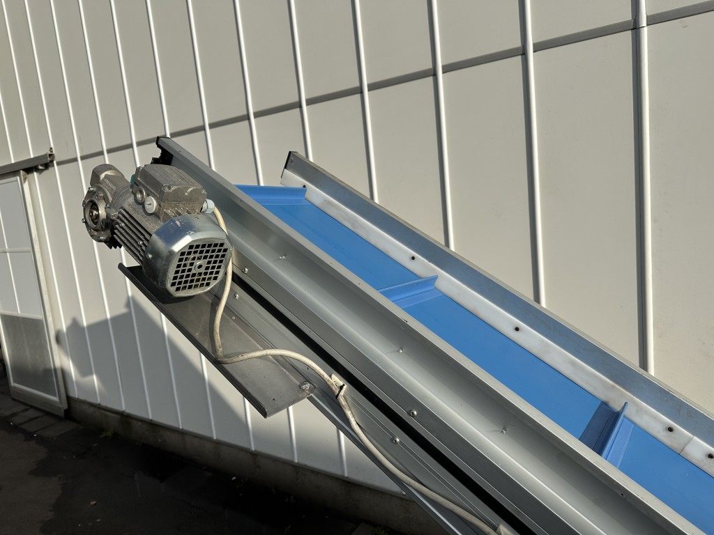 MB Conveyors Элеваторный конвейер 80 по горизонтали и 290 см по наклону