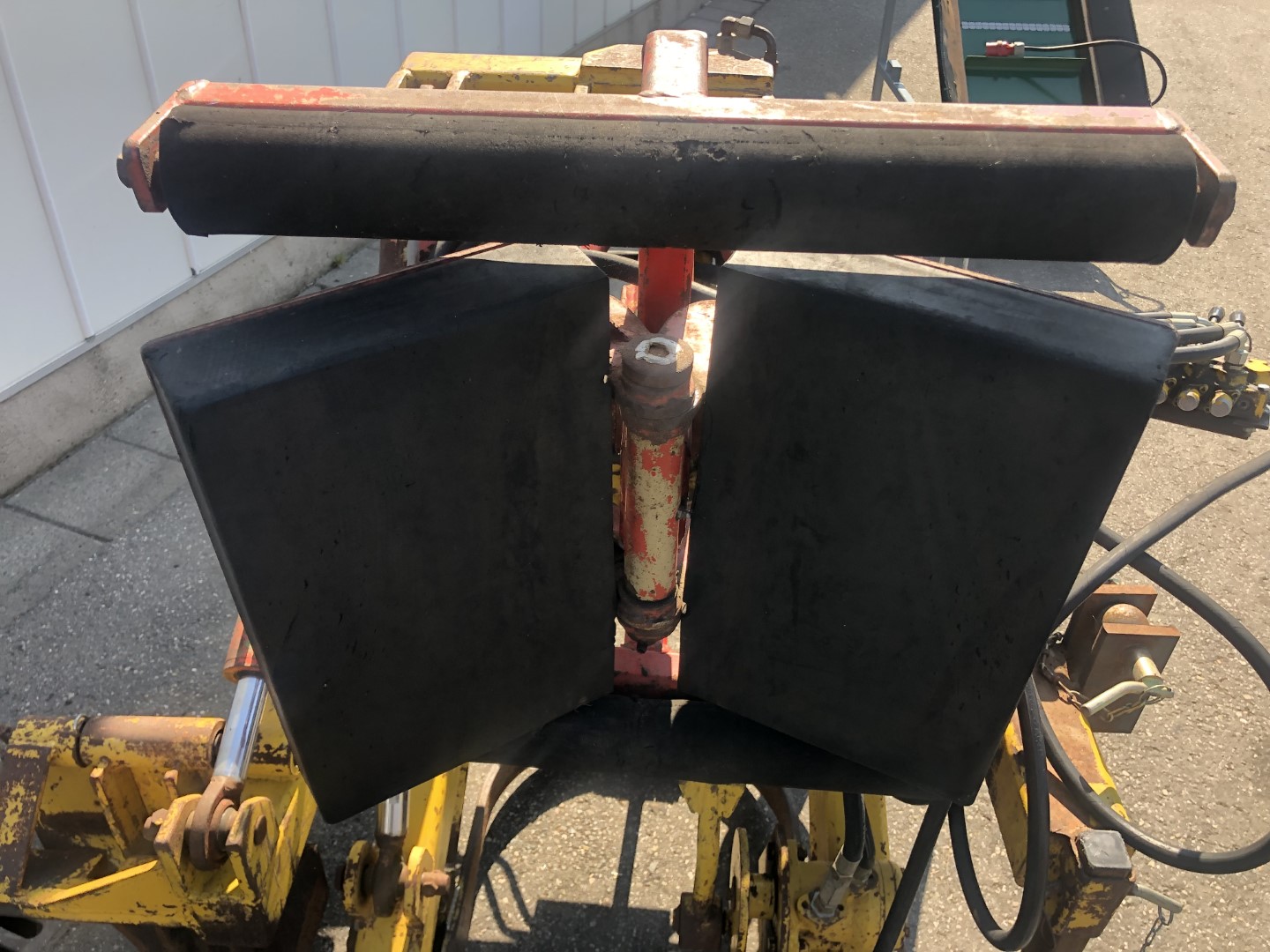 Damcon tree lifter