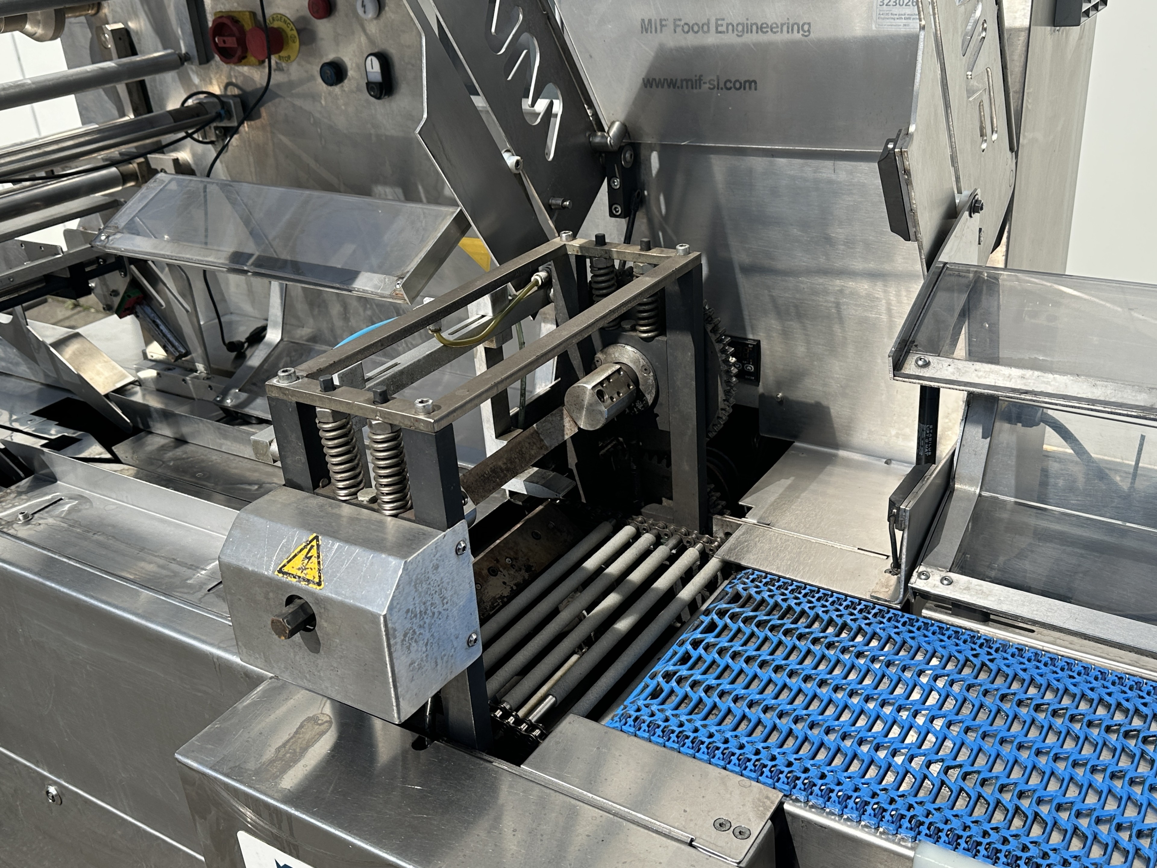 MIF Food Enginering A-412C Упаковочная машина флоу-пак (Flow pack) С этикетировщиком EME