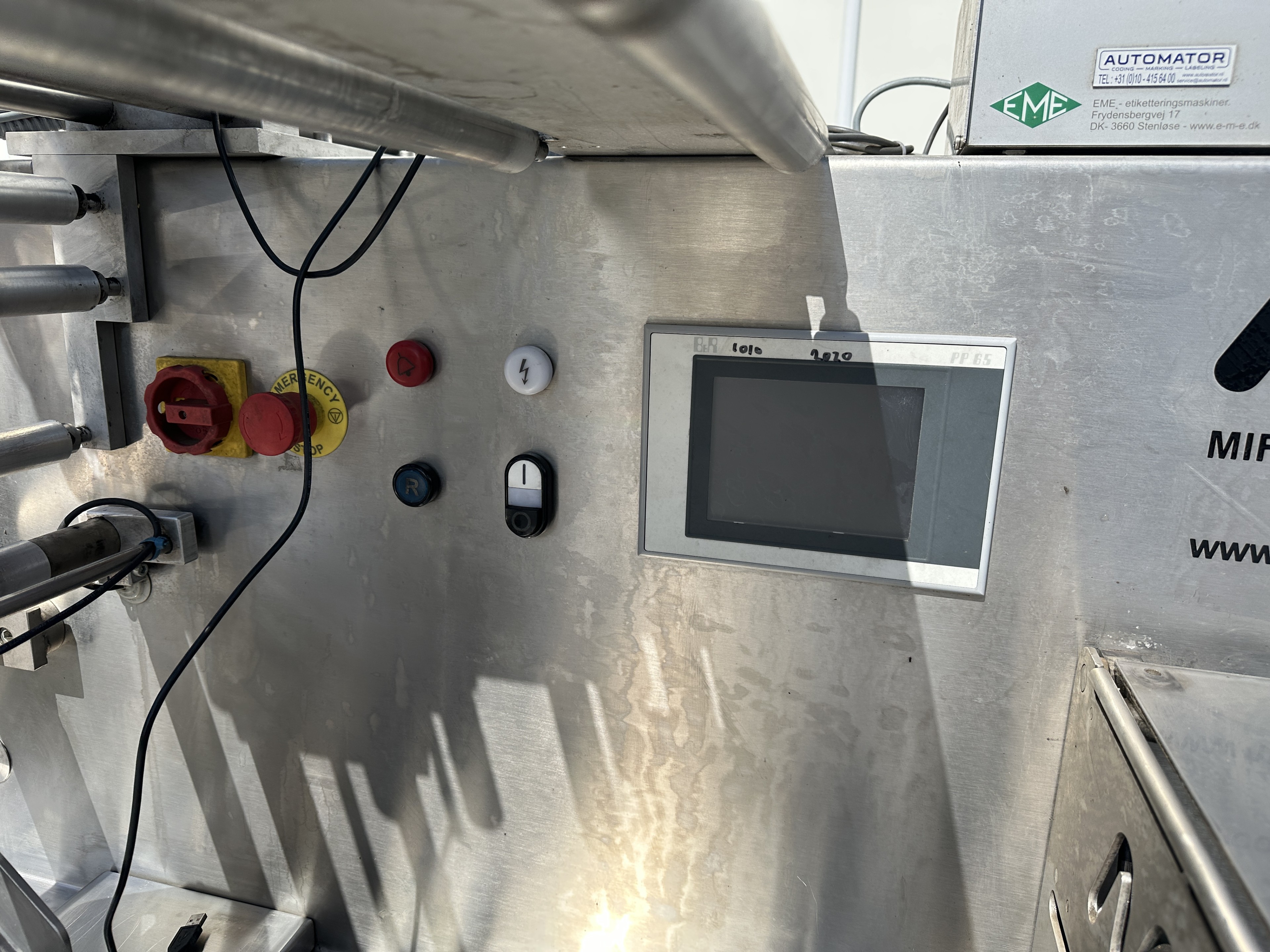 MIF Food Enginering A-412C Упаковочная машина флоу-пак (Flow pack) С этикетировщиком EME