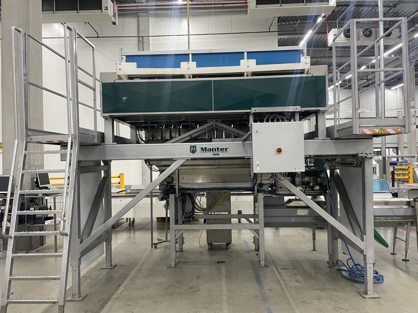 Manter VP16000 Весовой дозатор с 3 подъемниками и дозировочными конвейерами