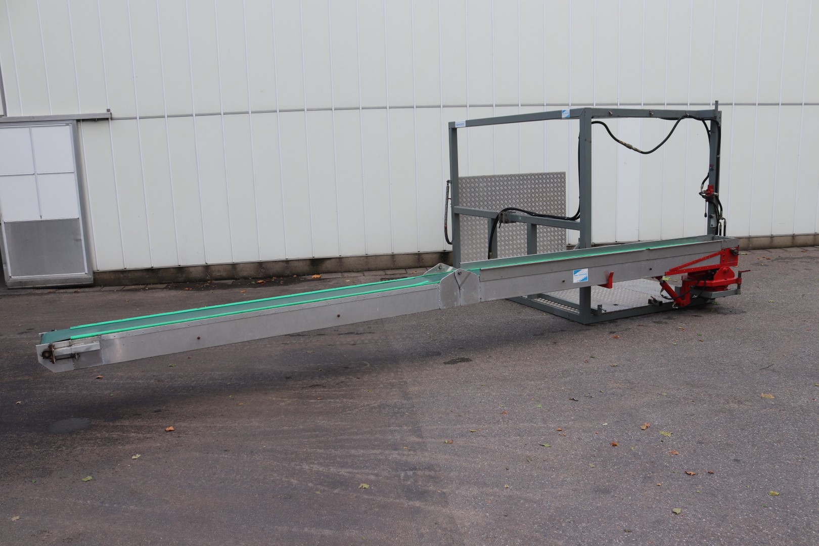 VanHoucke aluminium harvesting conveyor with platform