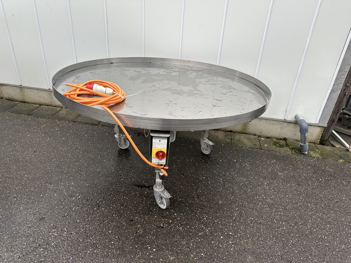 150 cm Поворотные столы
