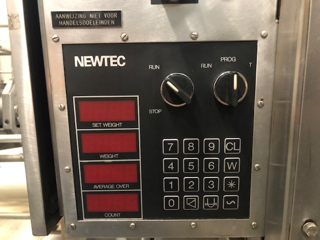 Многоголовочный весовой дозатор Newtec 2009A с машиной для наполнения корзин NBM61A
