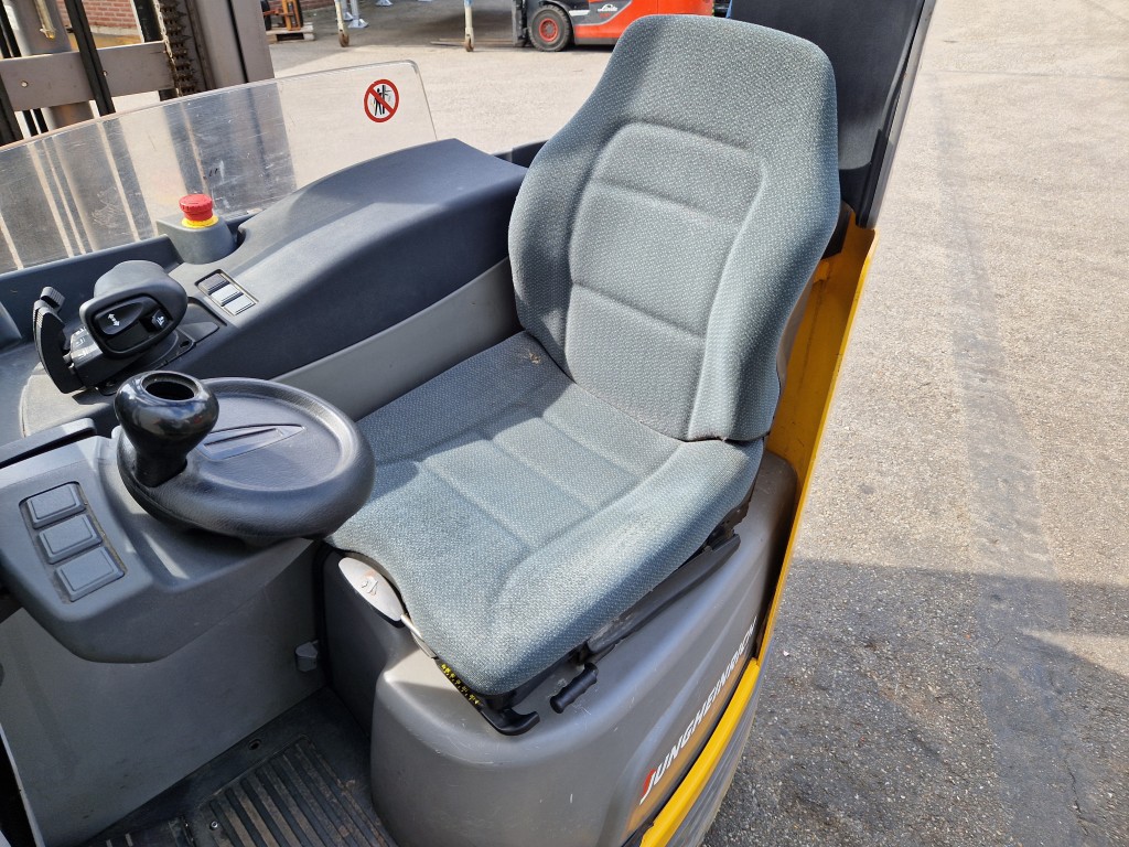 Jungheinrich ETV214 - 770 cm ричтрак 1400 кг