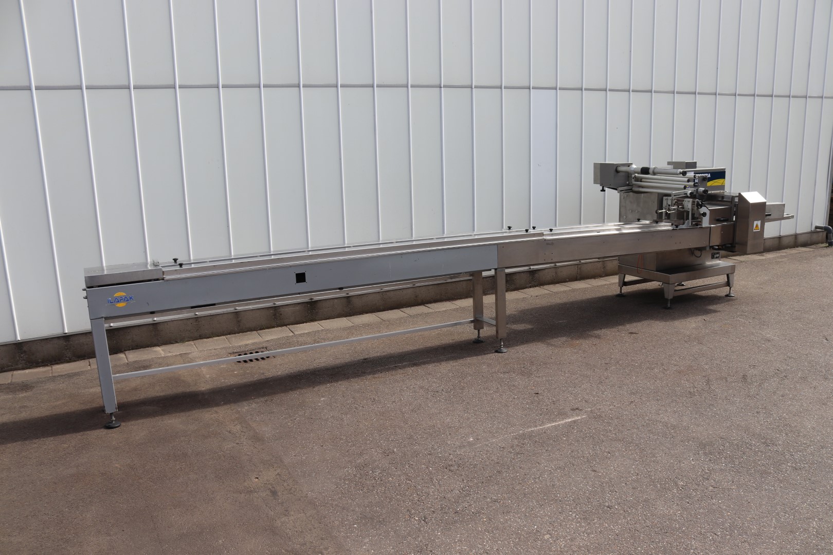 Ilapak Carrera 500 PC flow packaging machine