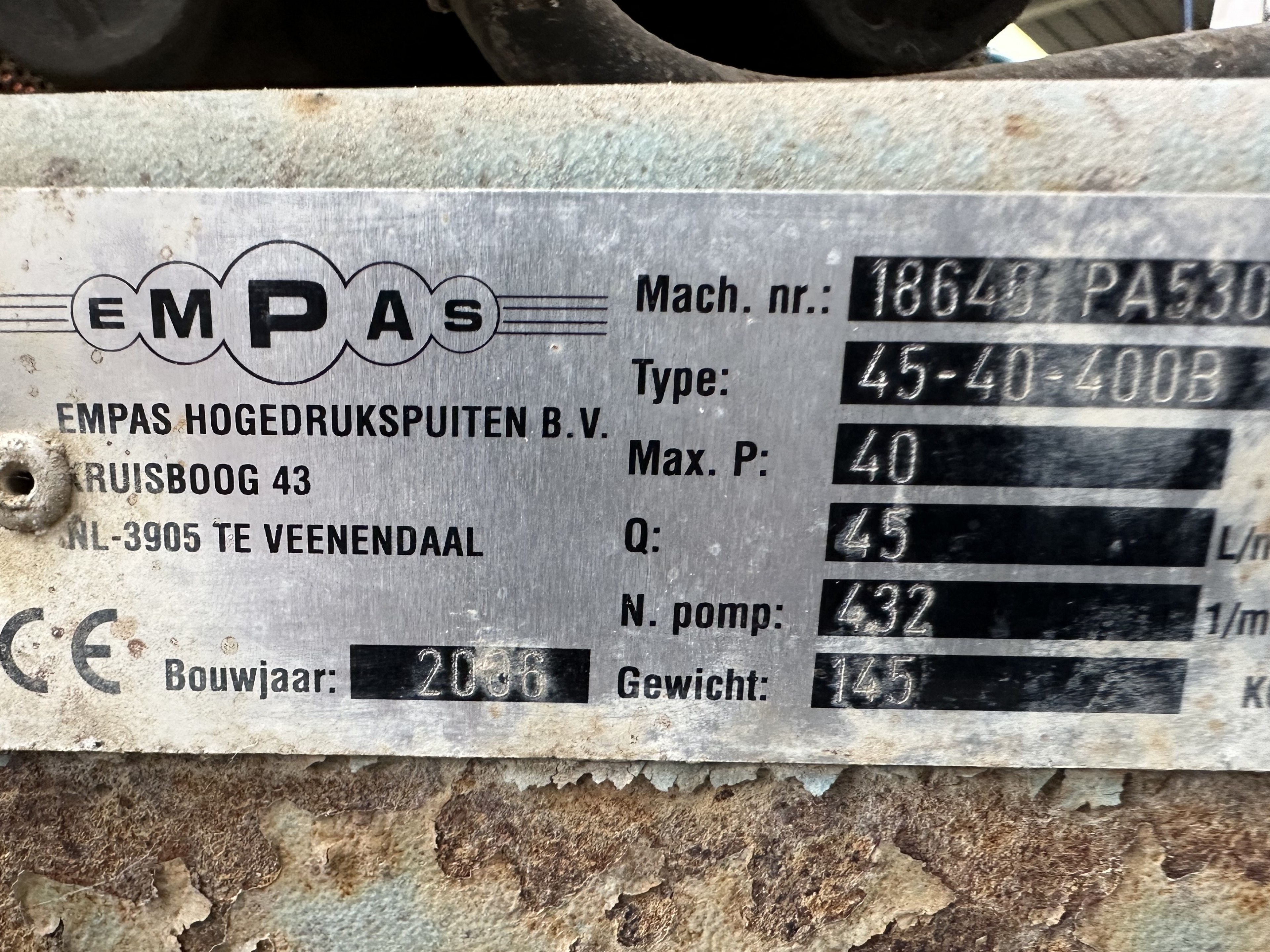 Опрыскиватель Empas 400 литров с бензиновым двигателем и шланговой катушкой