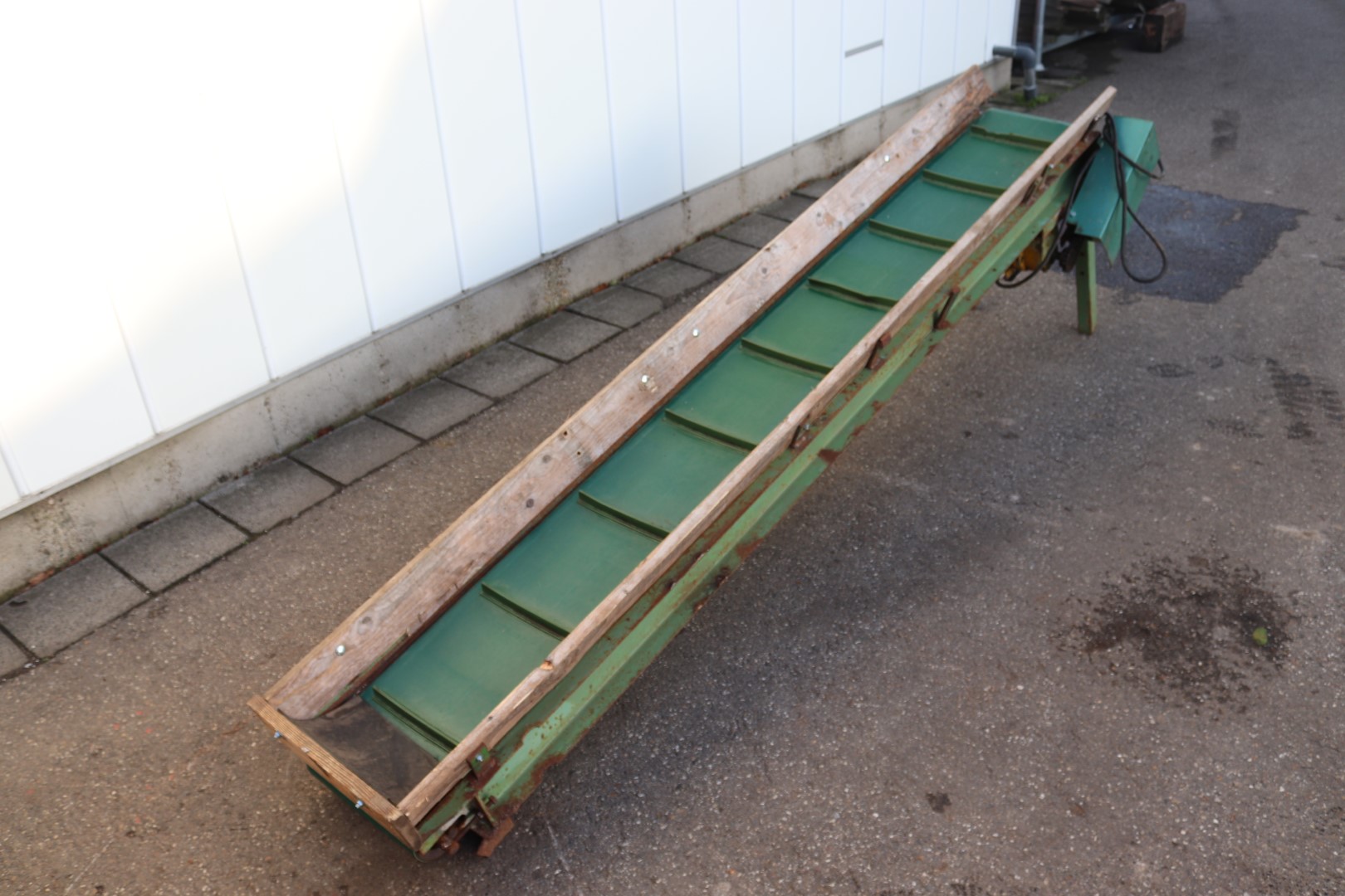 Compact elevator 270 x 33 cm