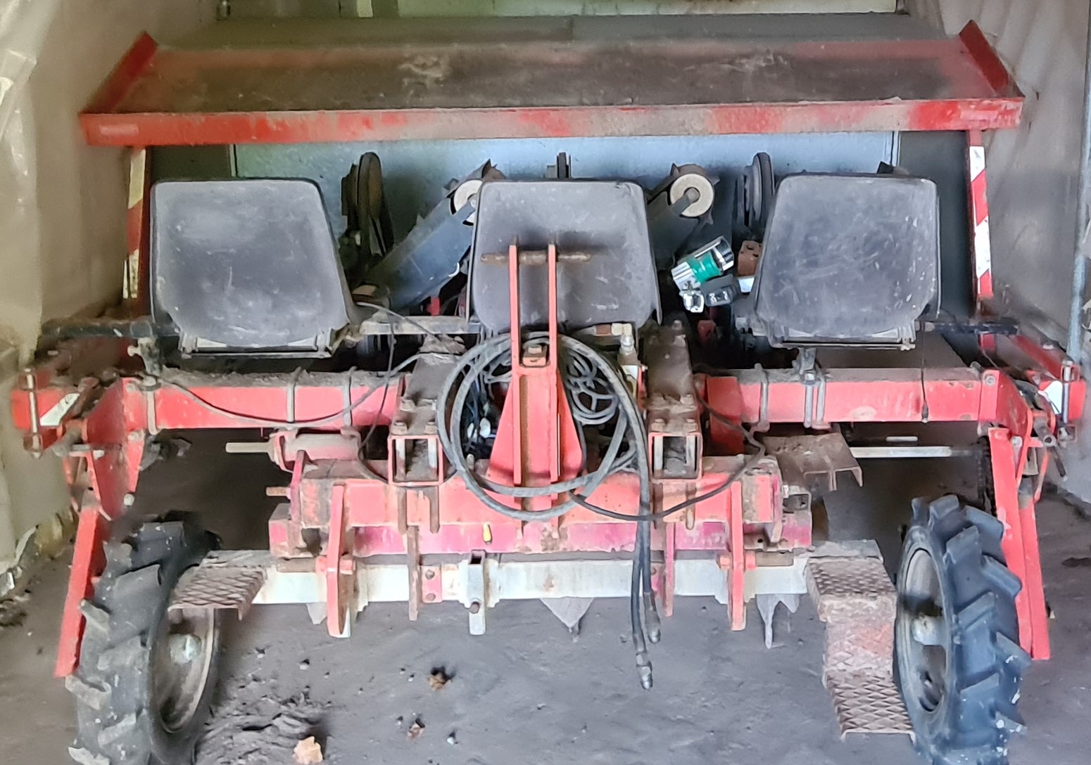 Gregoire Besson leek planter with 3 rows