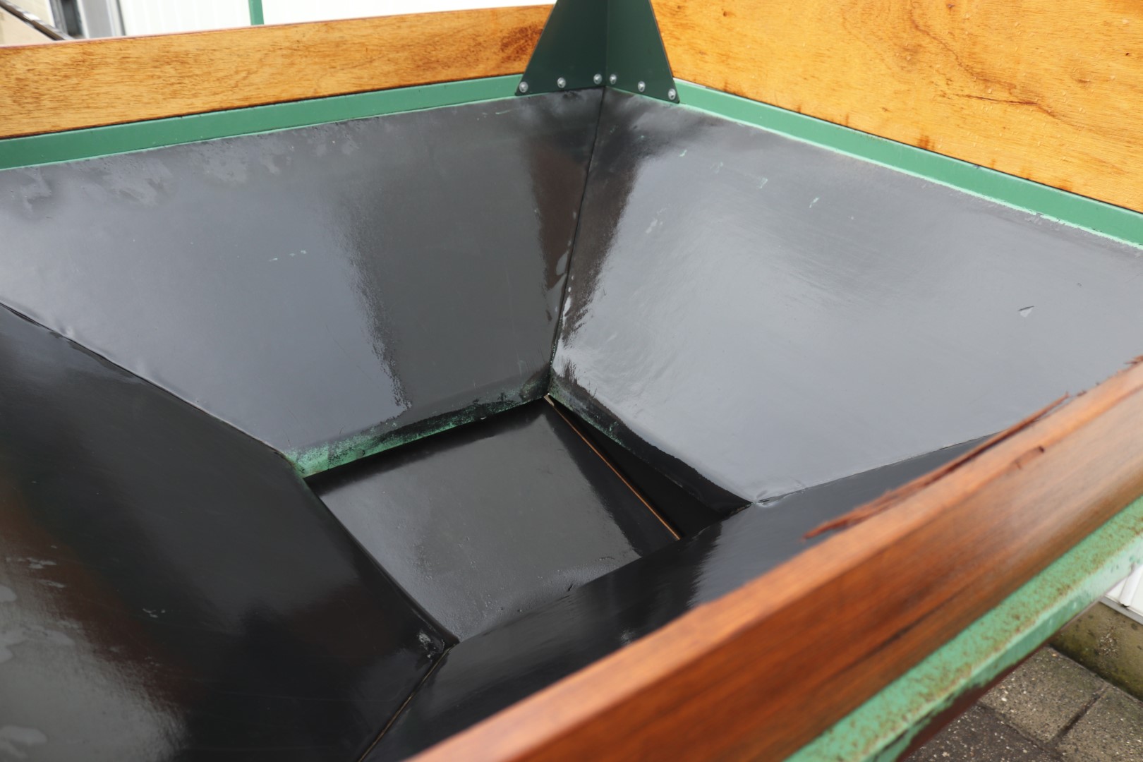 De Bruyn inspection conveyor with elevator and bin