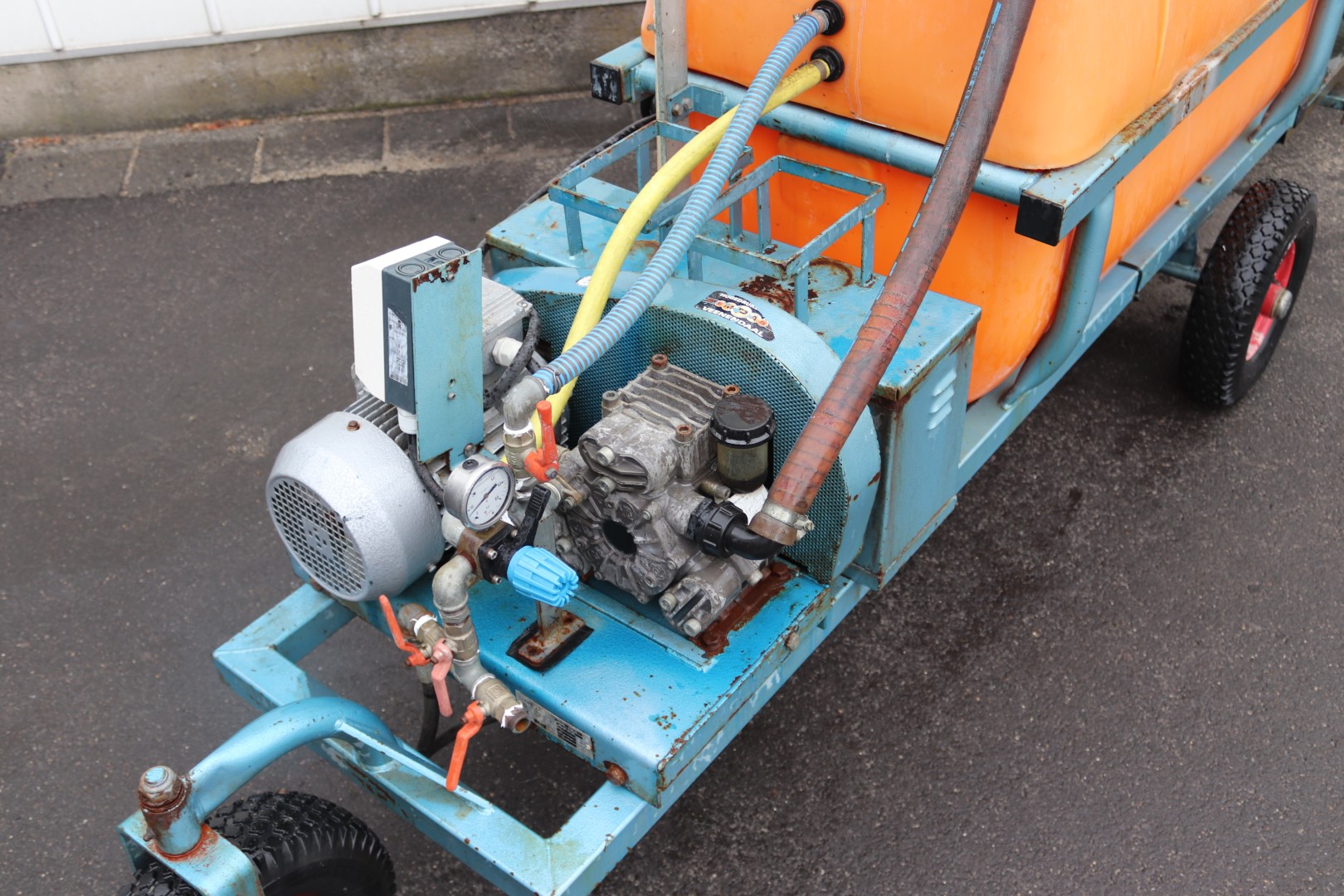Empas spraying wagon 600 liter with electric hose reel 24 Volt