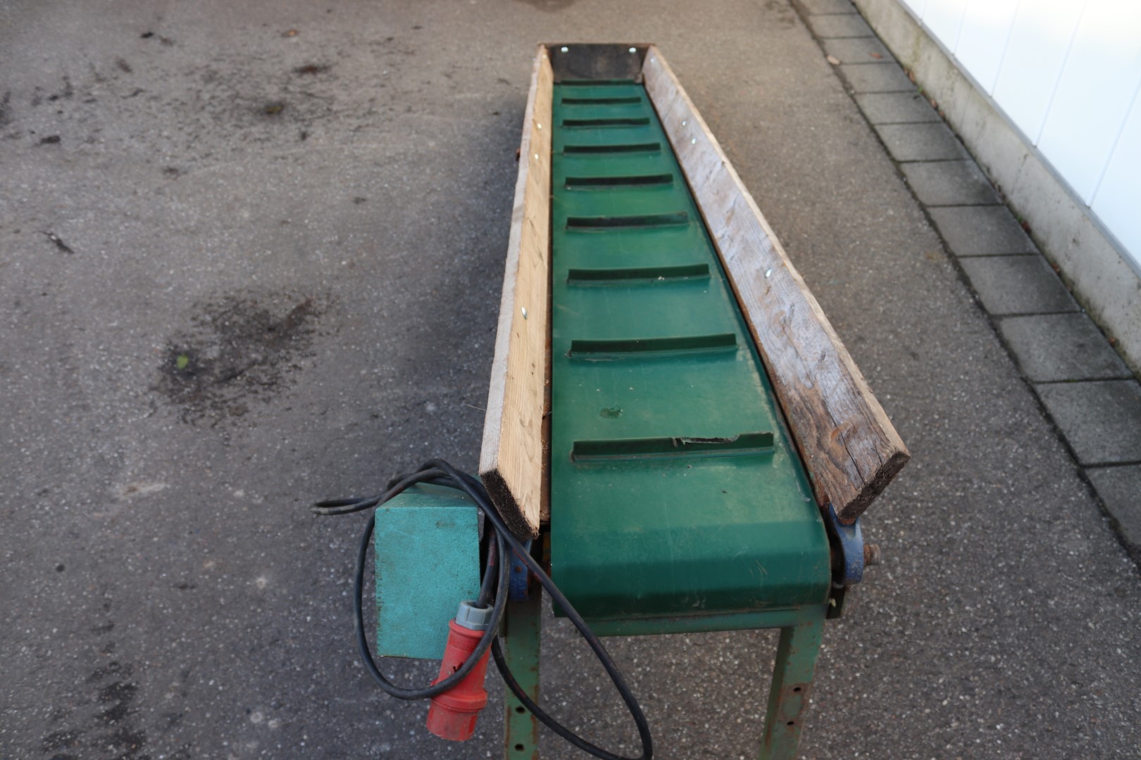 Compact elevator 270 x 33 cm