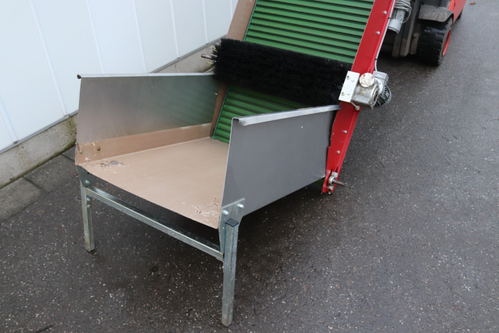 Aweta elevator for cherry tomatoes