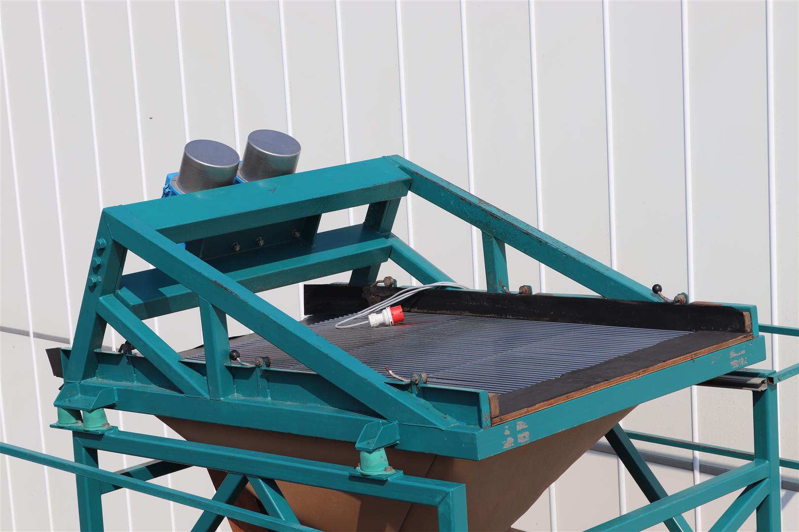 Вибрационный грохот Демко