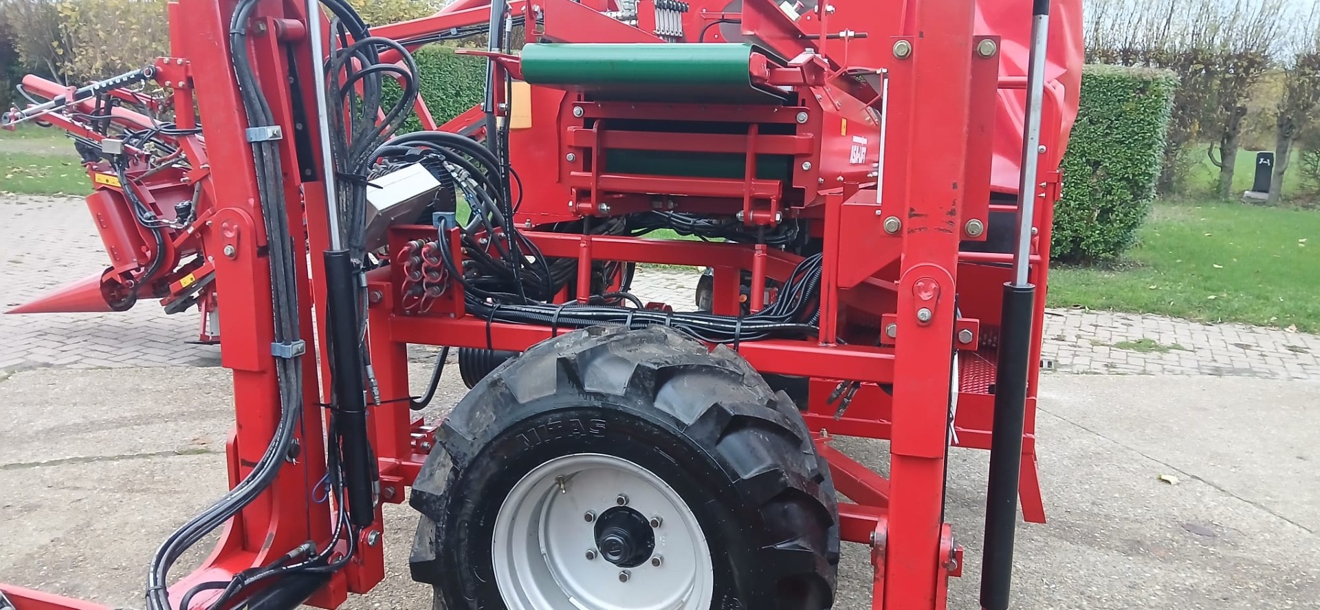 Asa-Lift PO 335-A Однорядный верхний подъемник, комбайн для уборки фенхеля с автоматической подачей рассады в ящики.