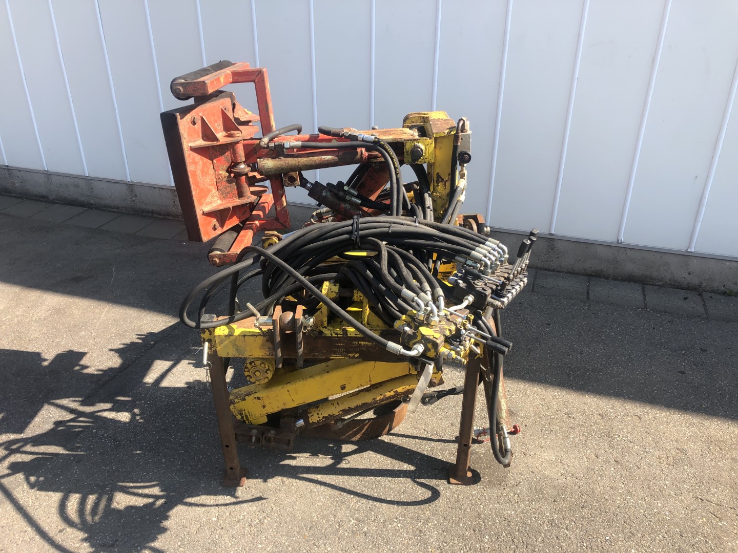 Damcon tree lifter