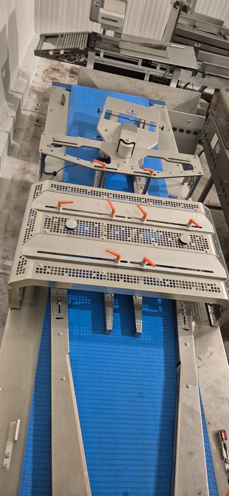 Jasa PGS 2100 + SOM-2000 Двухполосная машина для упаковки в картонные лотки