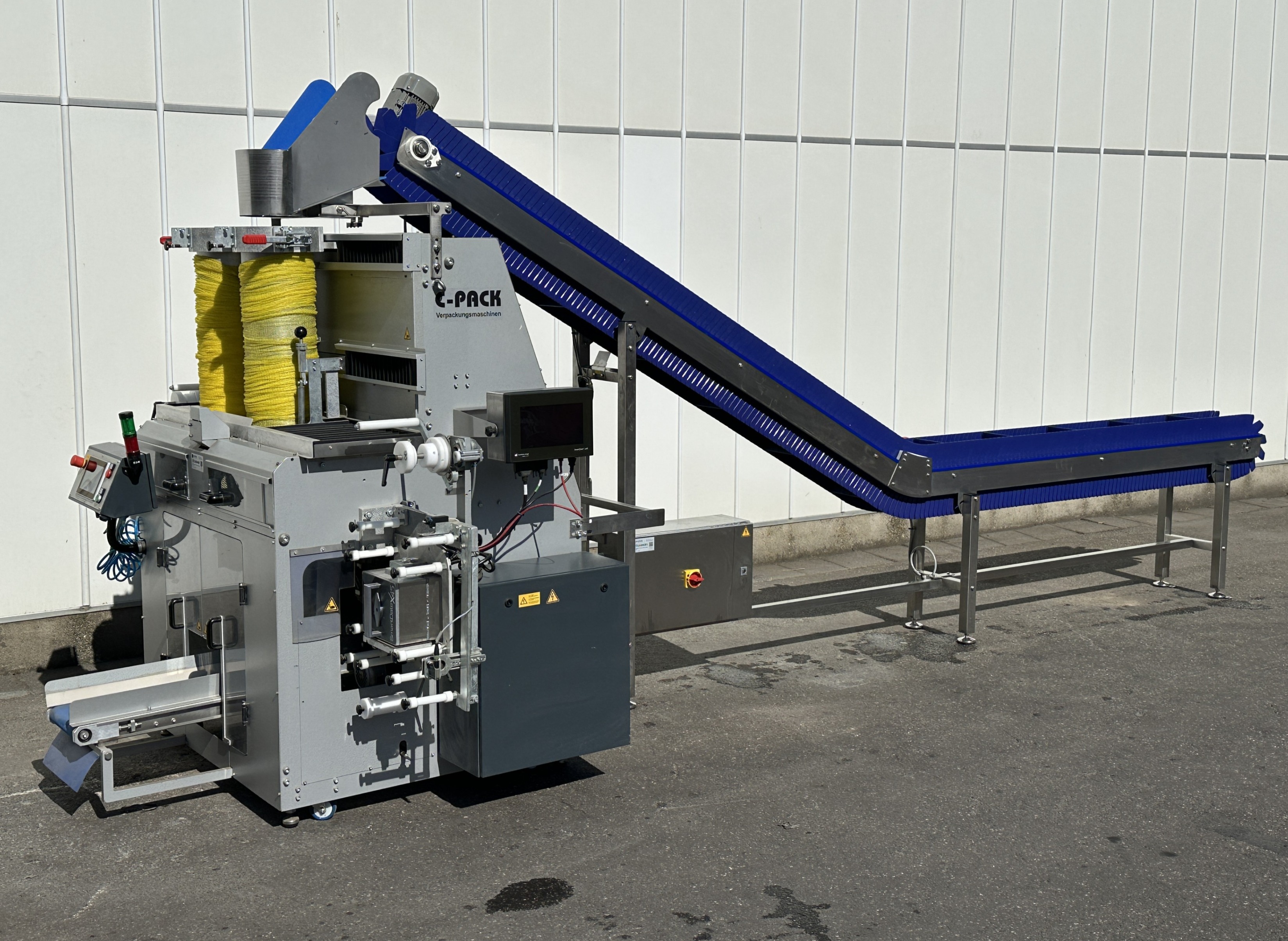 C-Pack VAS 992 Вертикальная упаковочная машина, машина для упаковки сетки с запечатыванием и ручкой.
