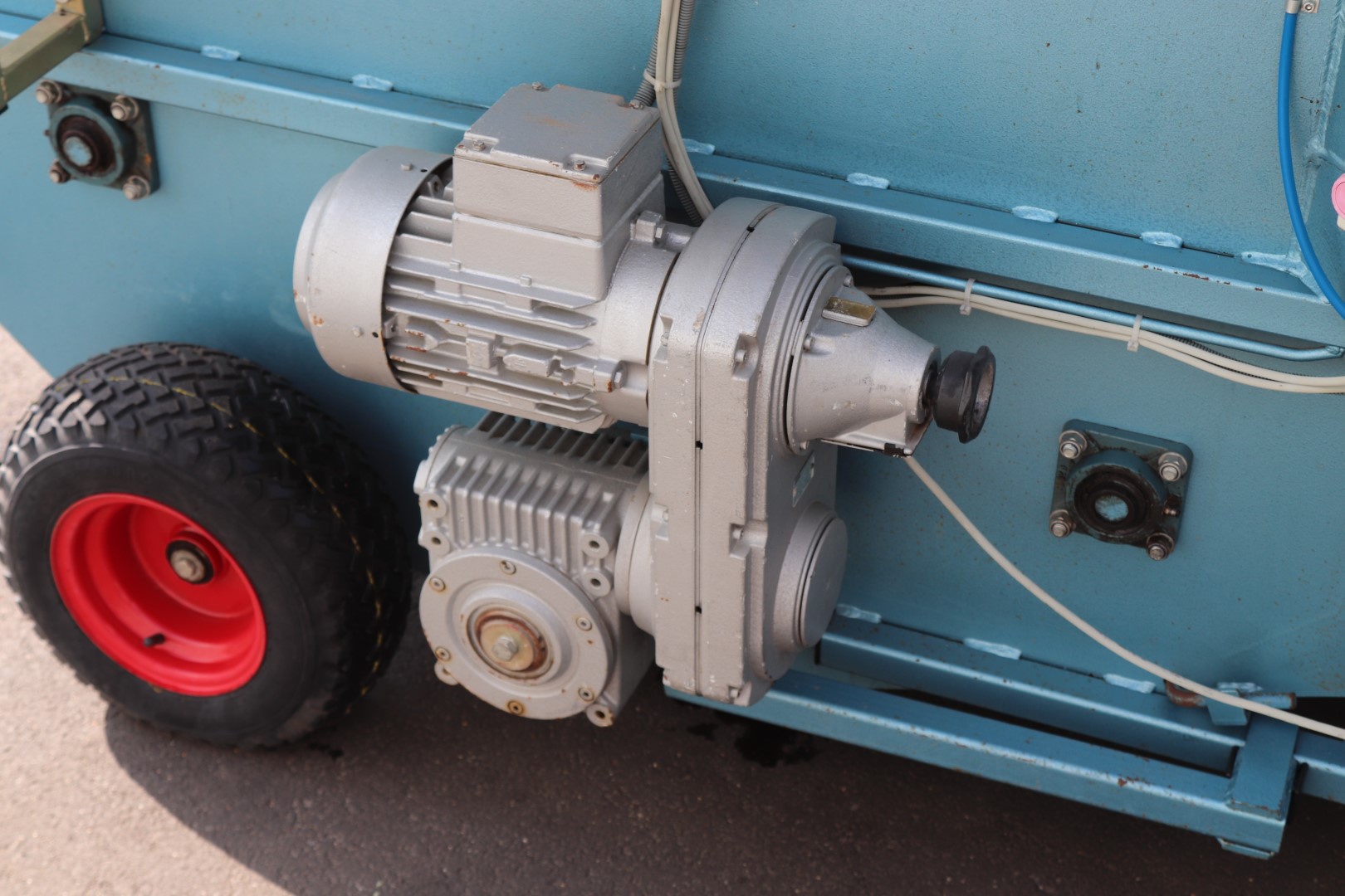 Demtec 1016 potting machine