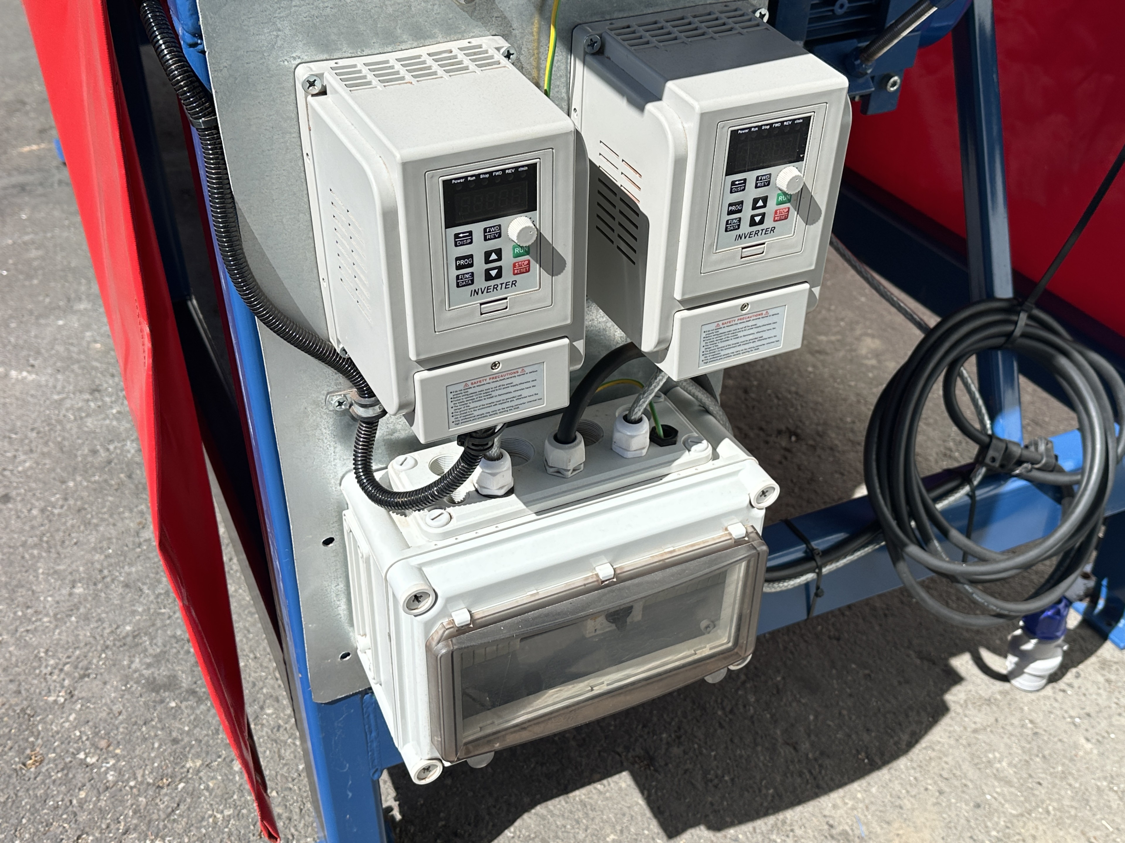 Asa-Lift BS-100 Машинa для сортировки по длине с бункером для корма и поперечным разгрузочным конвейером.