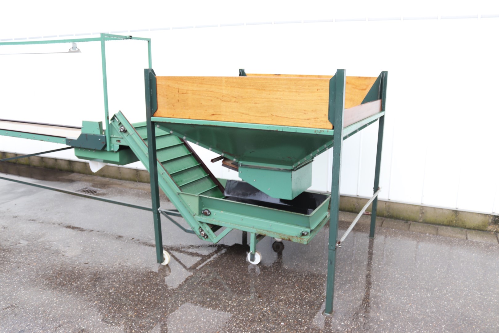 De Bruyn inspection conveyor with elevator and bin