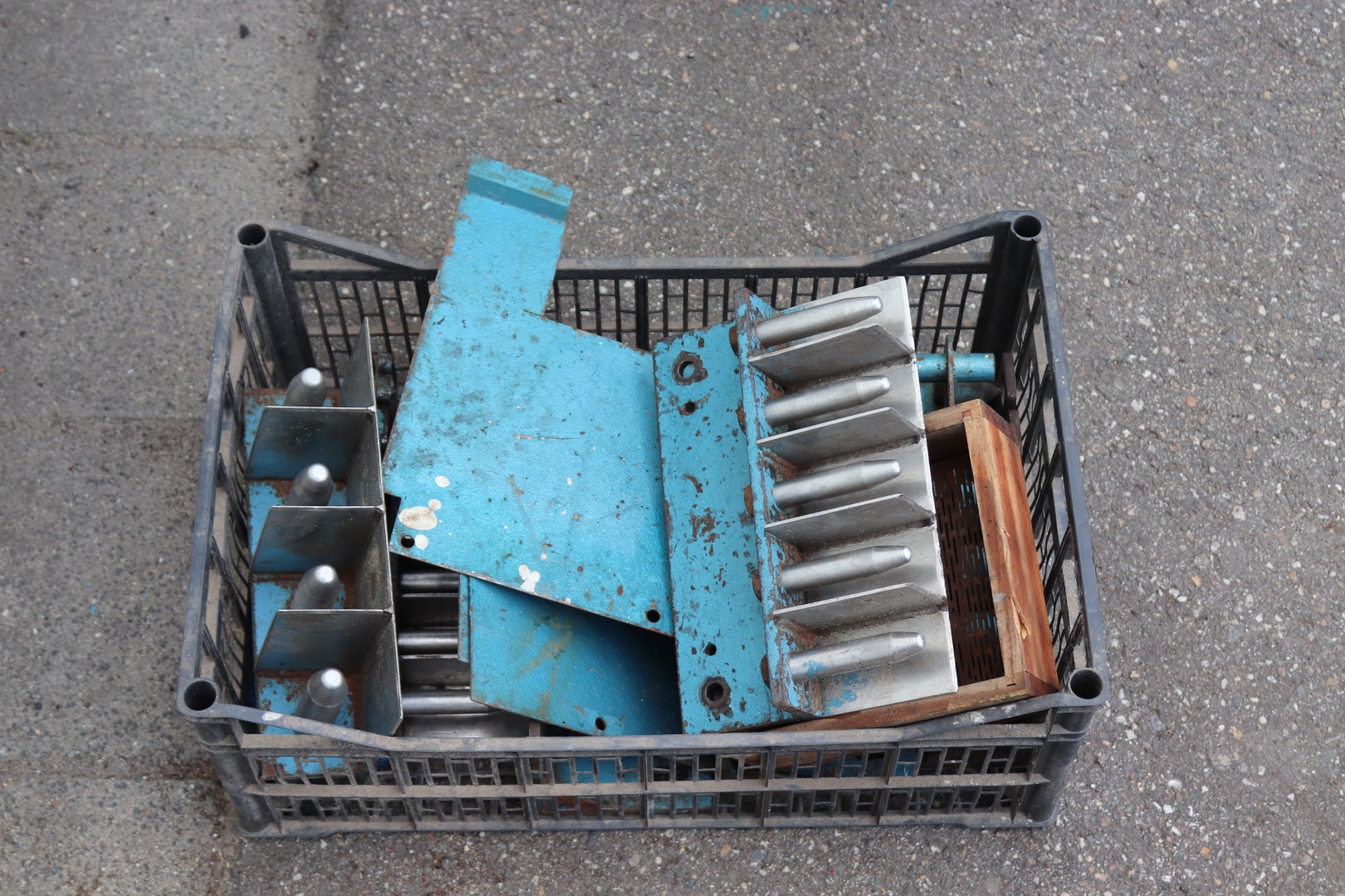 Dewa soil blocking machine with Unger seeder