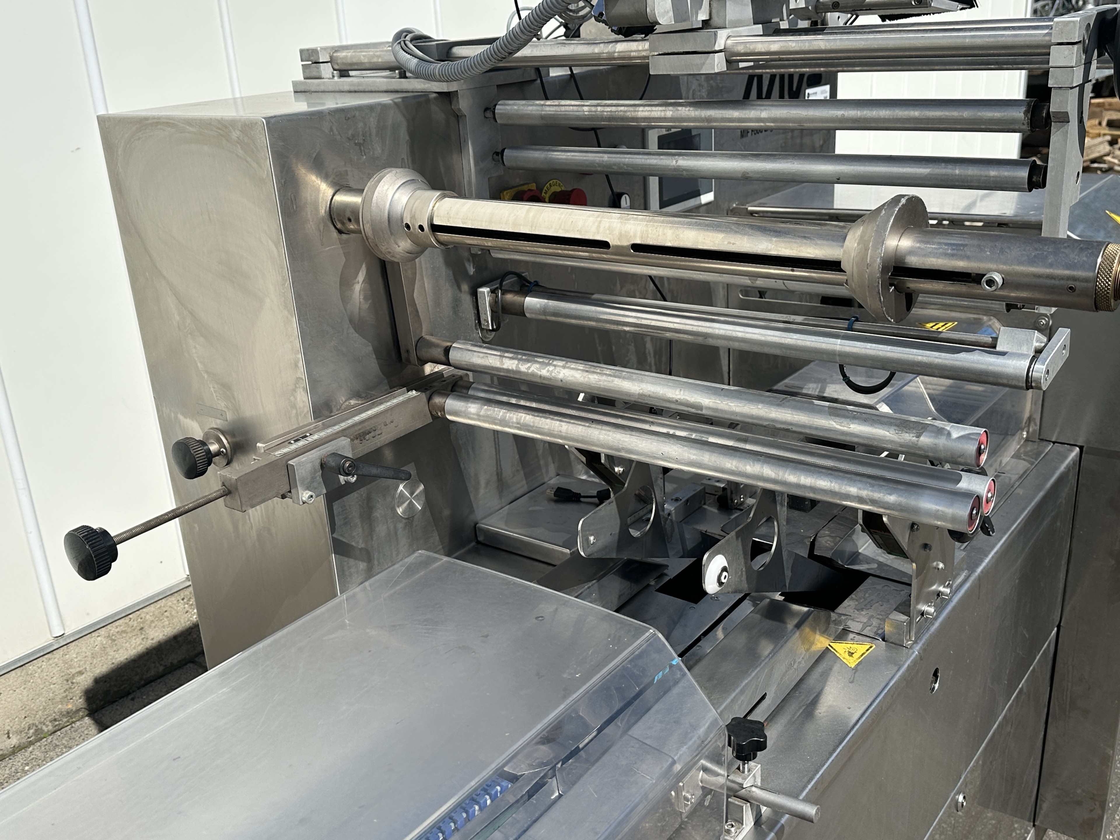 MIF Food Enginering A-412C Упаковочная машина флоу-пак (Flow pack) С этикетировщиком EME