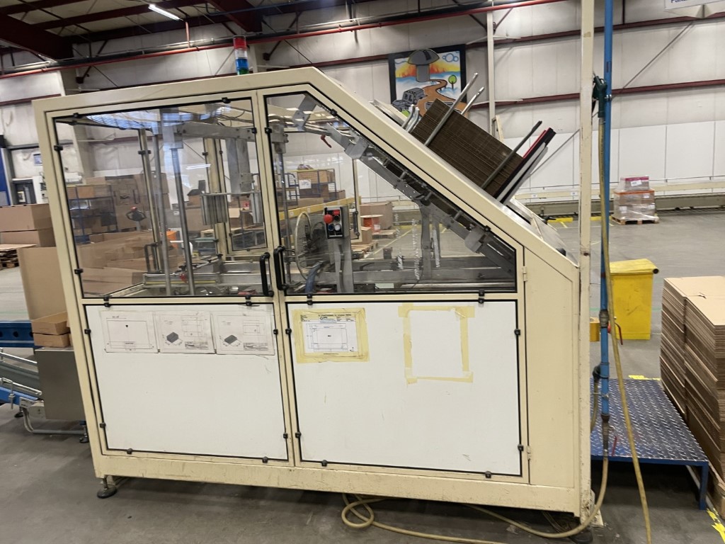 Sealed Air B+ BA20 Mашина для формовки картонных коробок и кассет с наклейкой, подъемником и сборным конвейером