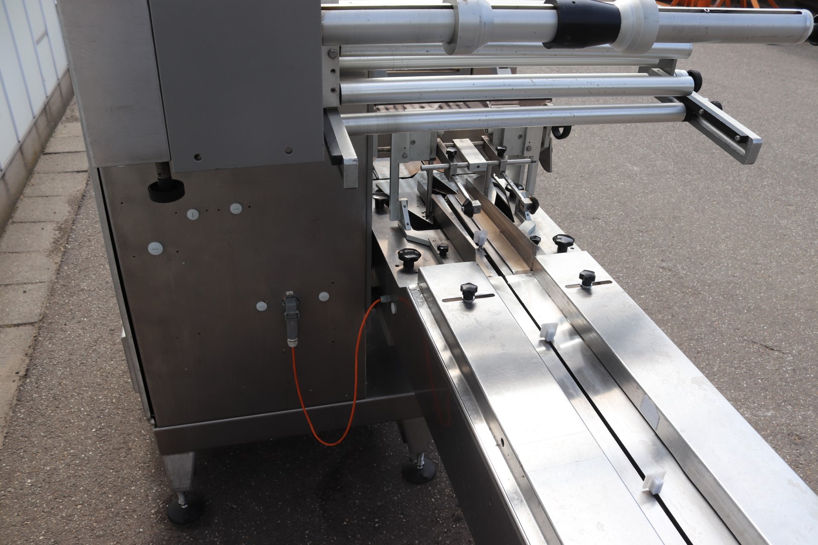 Ilapak Carrera 500 PC flow packaging machine