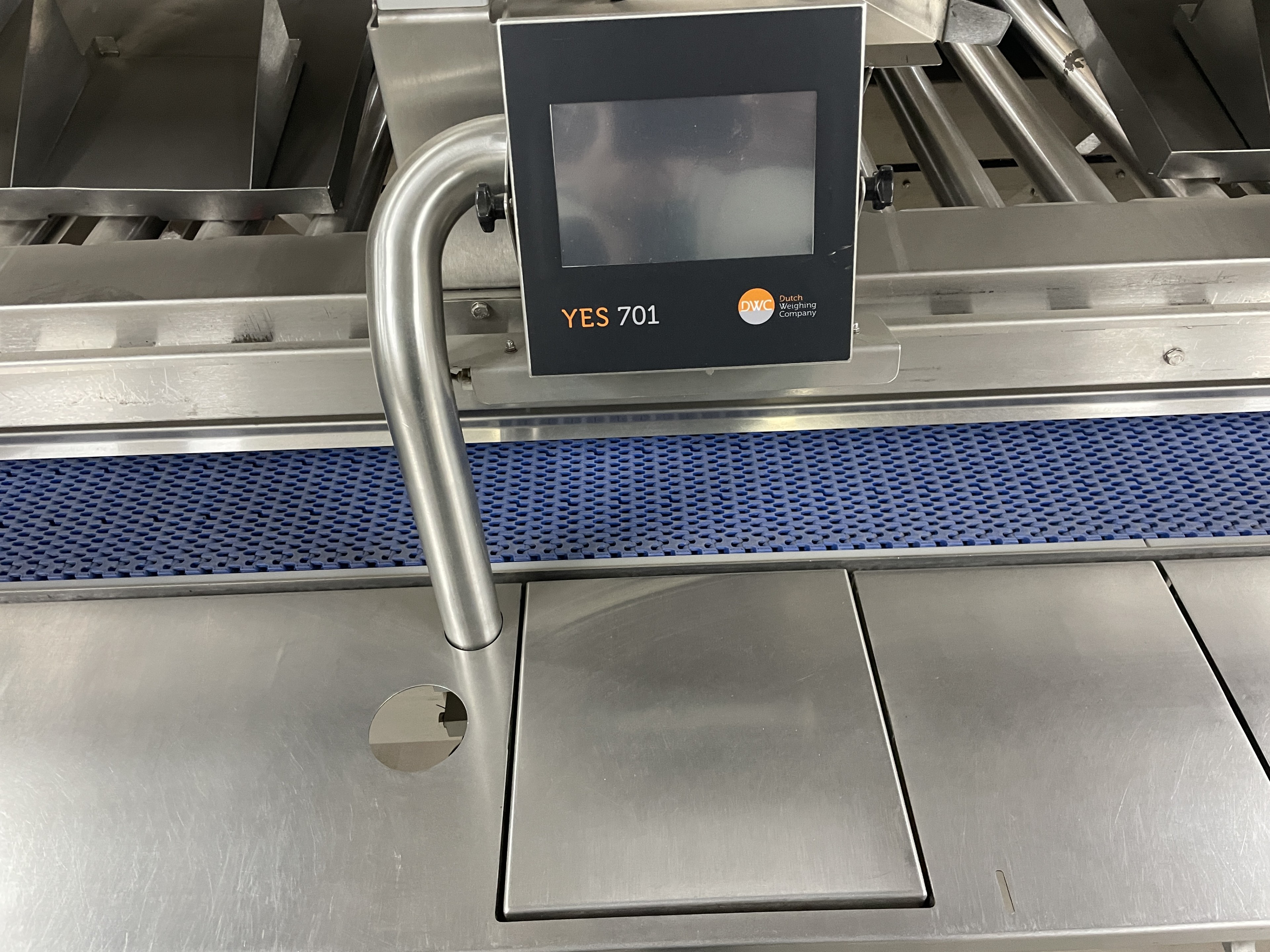 Proseal MC002 + SlipStream Весовая линия с разделителем полос и 14 позициями для взвешивания мягких фруктов.