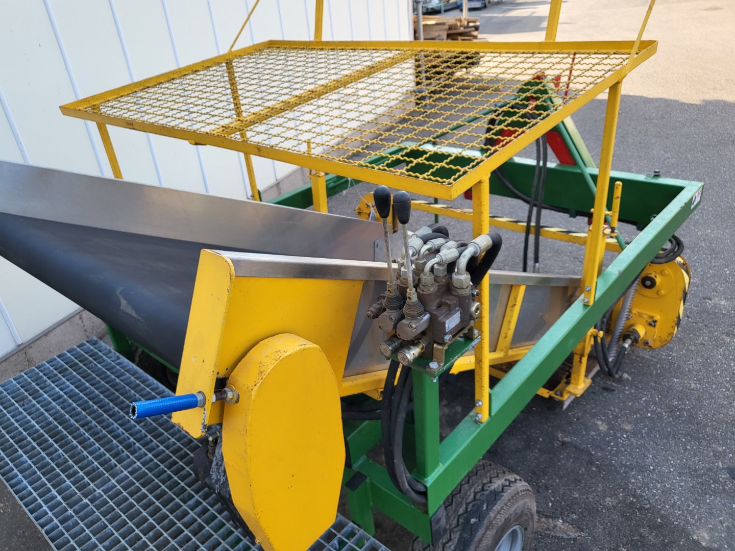 Трехточечный комбайн AVS Agri для уборки различных видов листовых овощей
