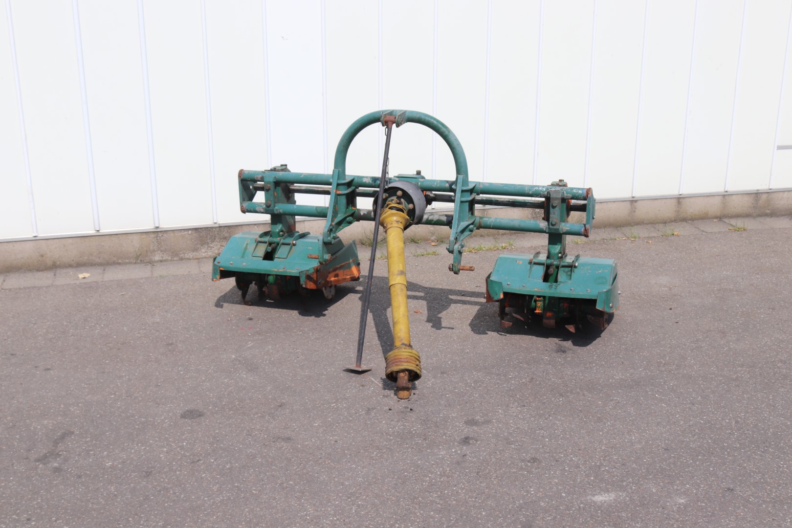 Maschio interrow cultivator with 2 elements