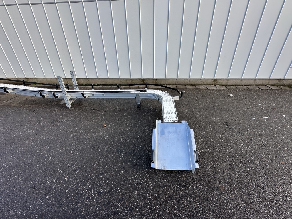 FS solutions Криволинейный конвейер с модульным ремнем 725+изгиб 90°