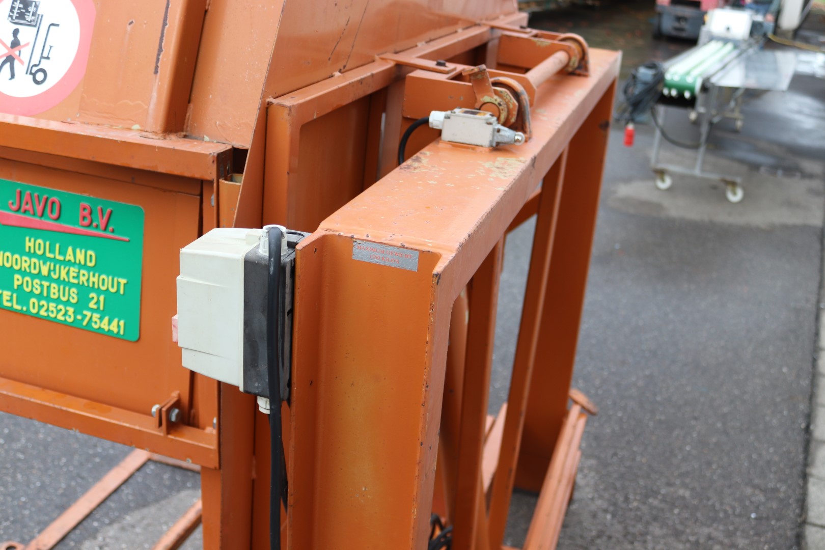 Javo box tipper for max 155 cm wide boxes