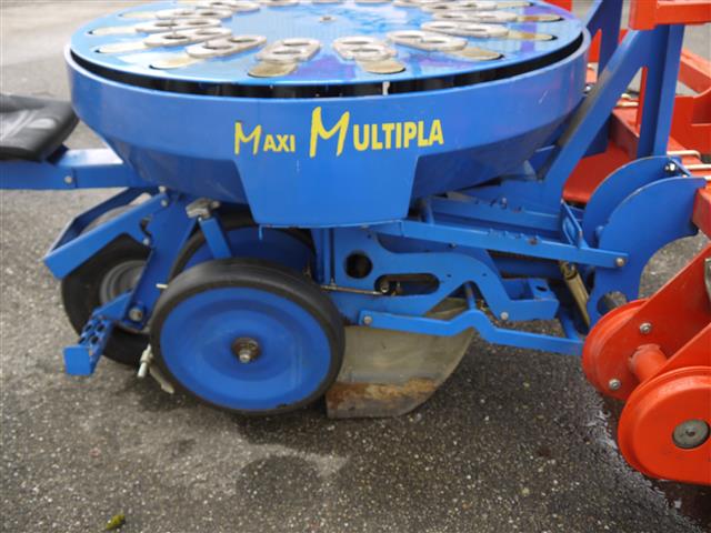 Посевная машина Ferrari Multipla 2 ряда.
