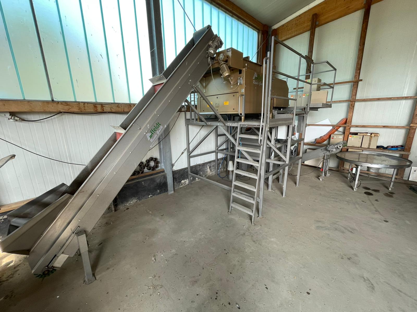 Affeldt weighing machine with C-Pack net clipper