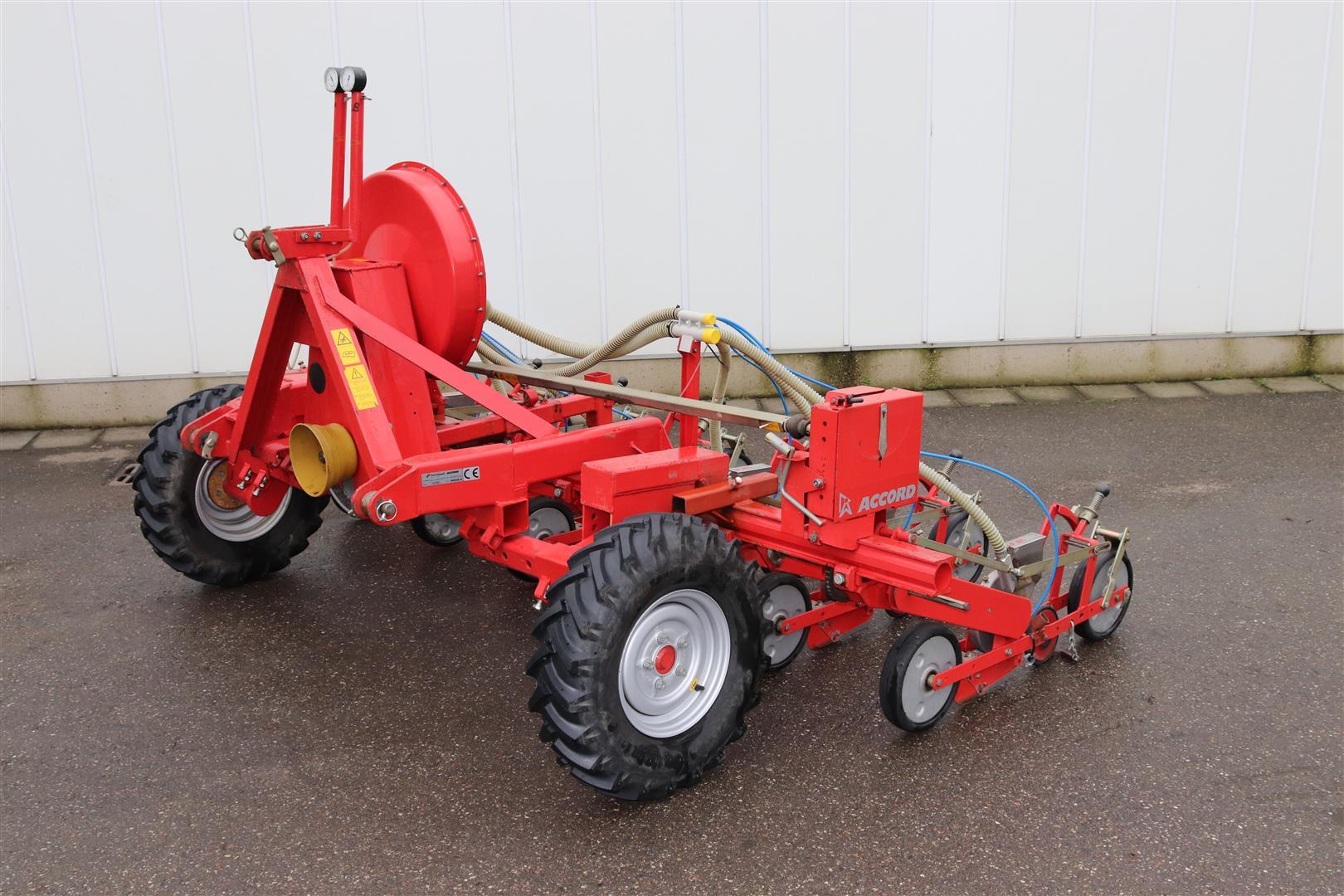 Accord Kverneland Miniair Super пневматическая сеялка 6 рядов
