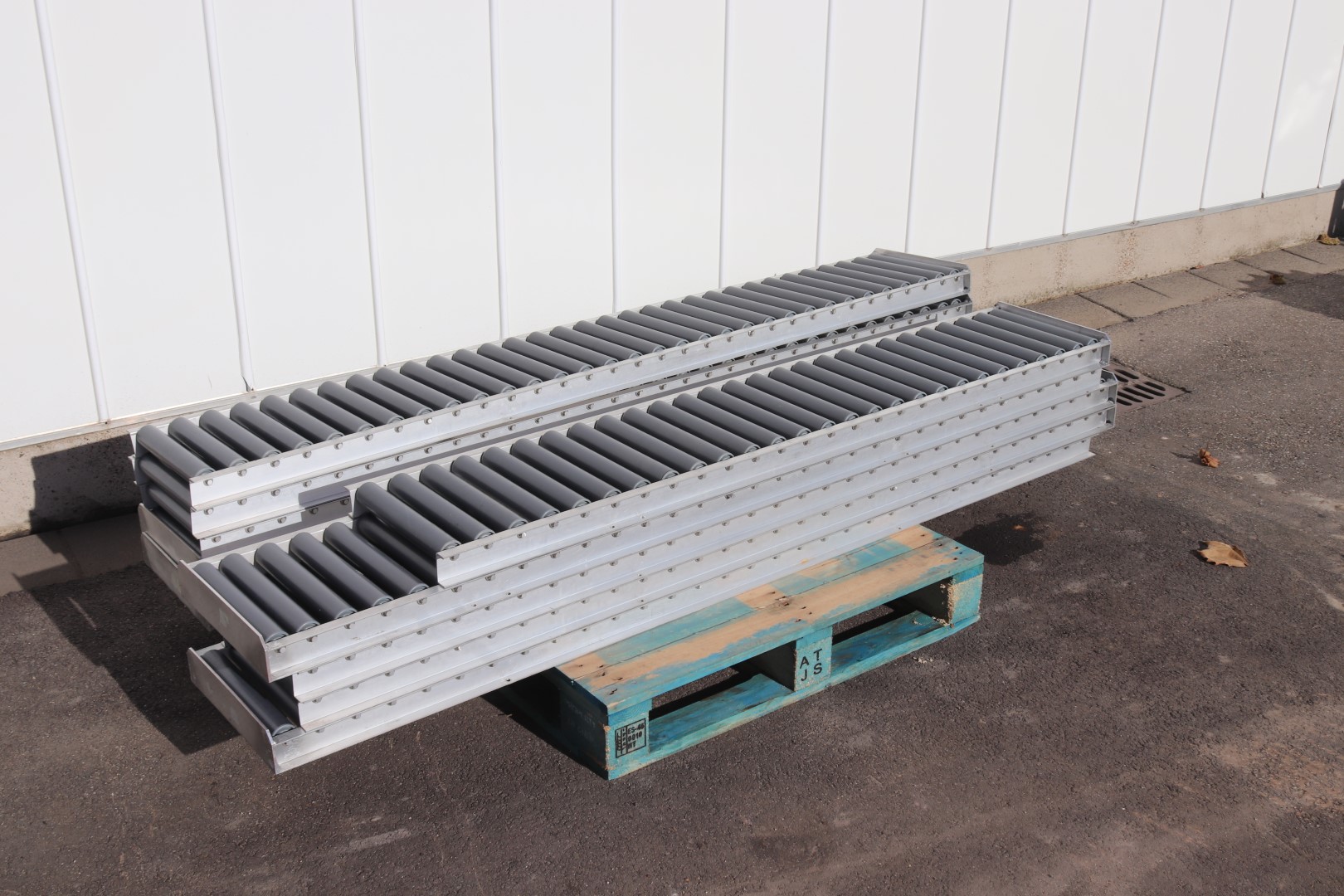 Roller conveyors