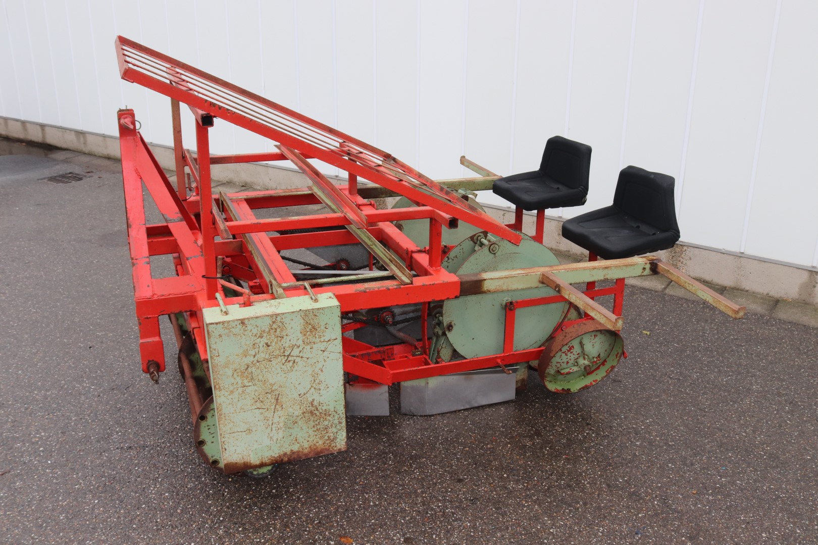 Perdu Imitation 2 row planting machine for soilblocks and trayplants