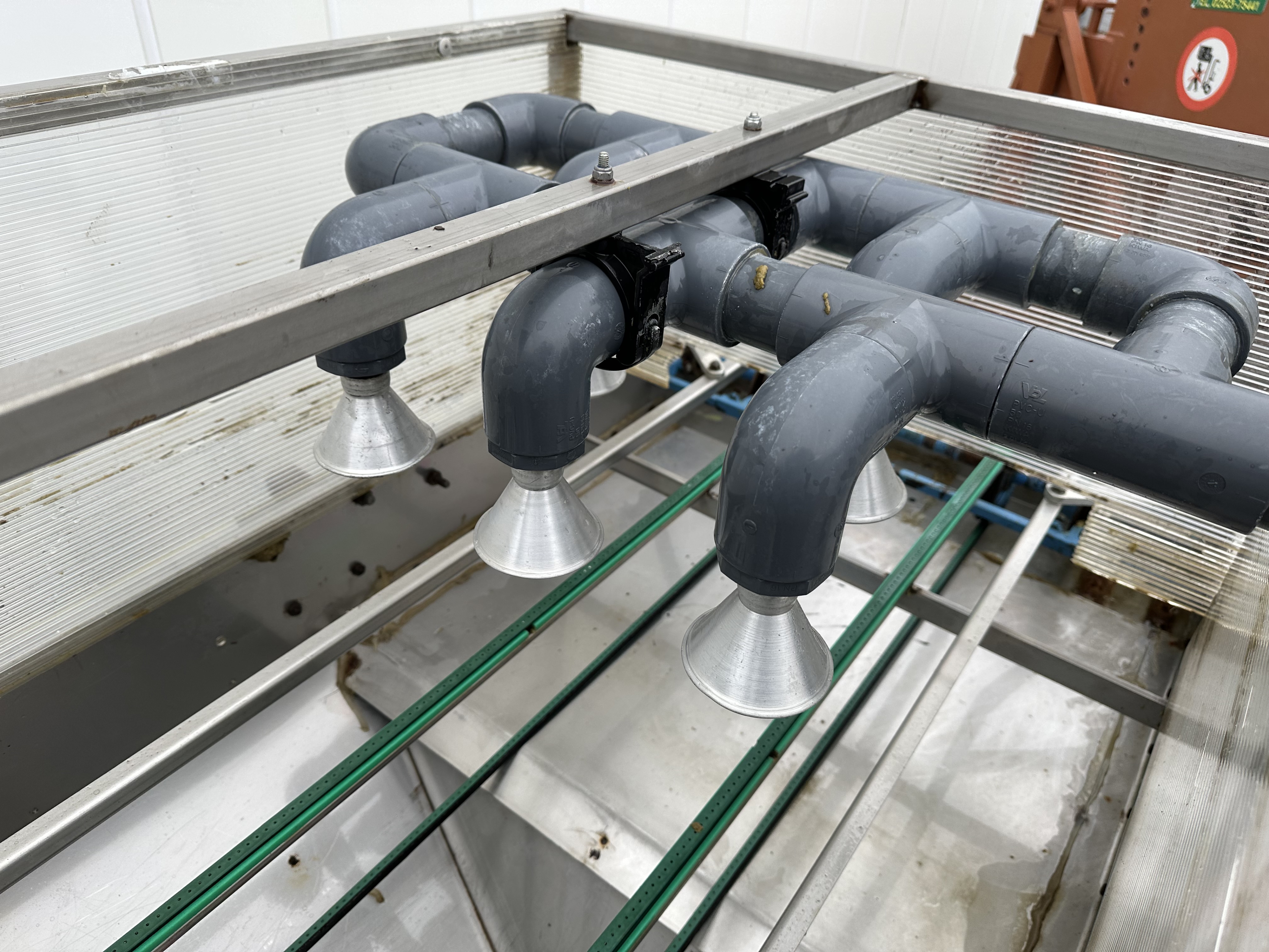 Устройство для полива лотков Visser