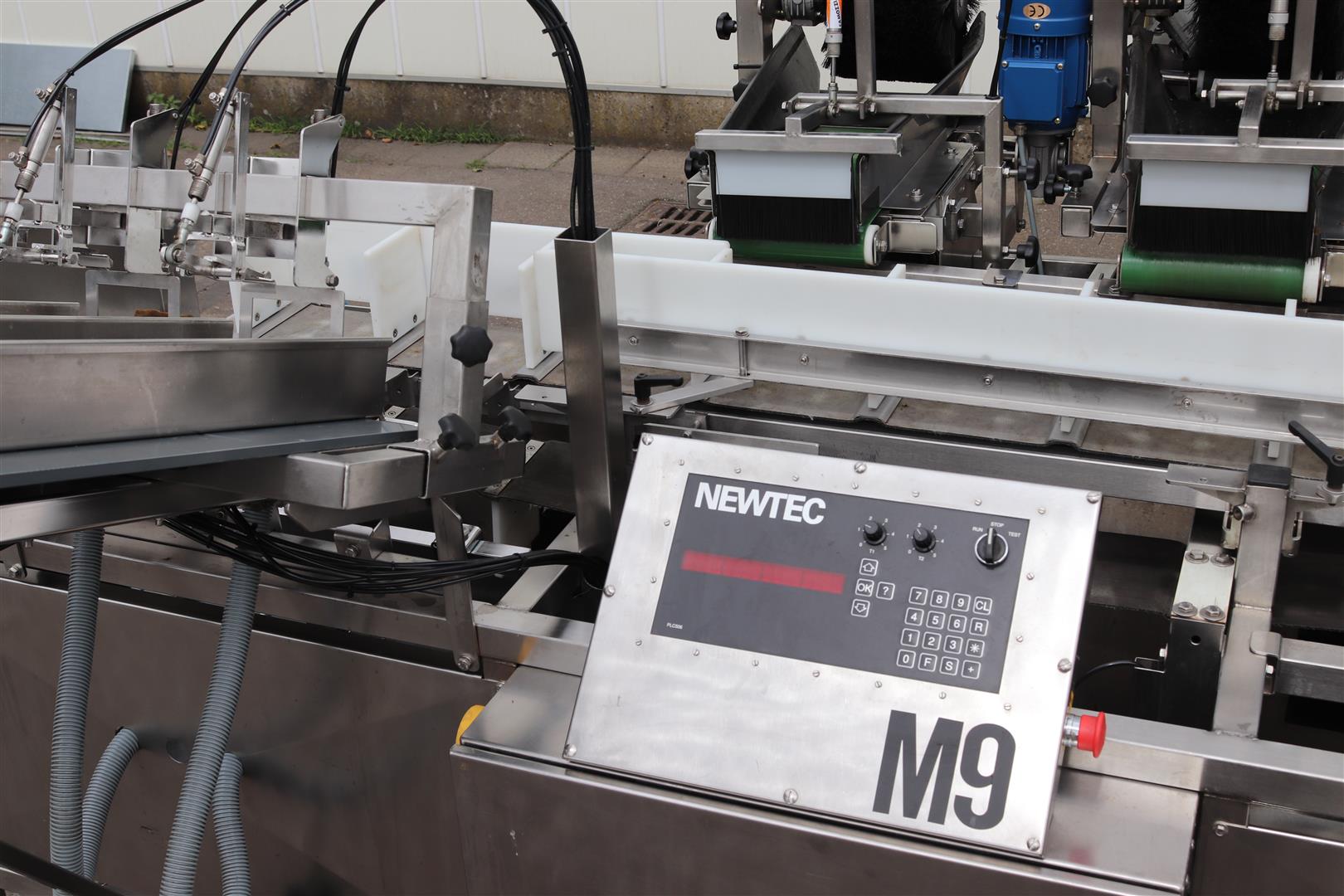 Многоголовочный весовой дозатор Newtec 2009A с машиной для наполнения корзин NBM61A
