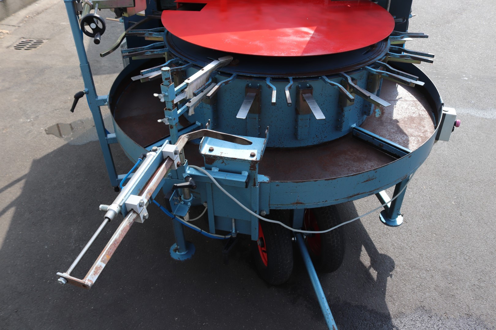 Demtec 1016 potting machine