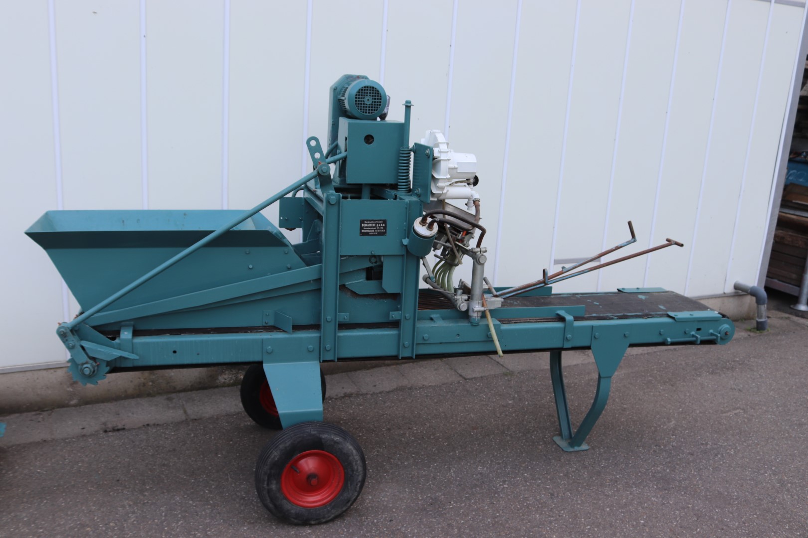 Dewa soil blocking machine with Unger seeder