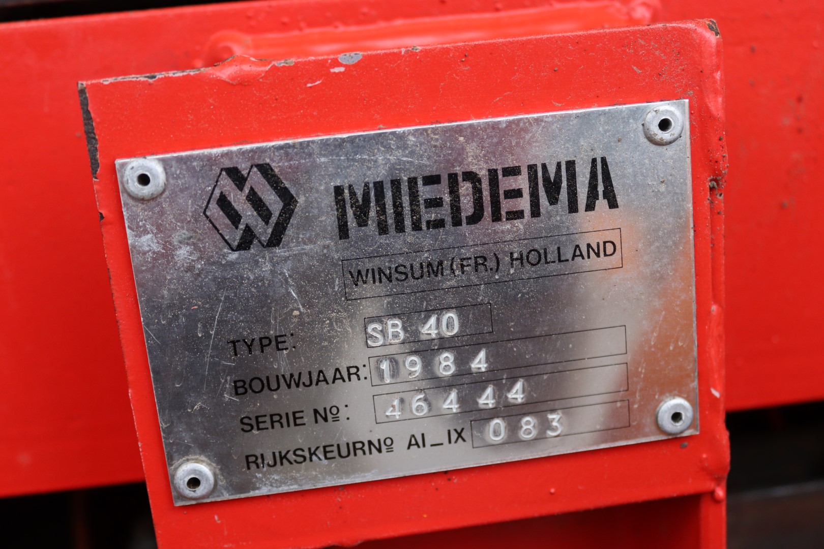Приемный бункер Miedema SB40 с роликовым очистителем и 2 конвейерами